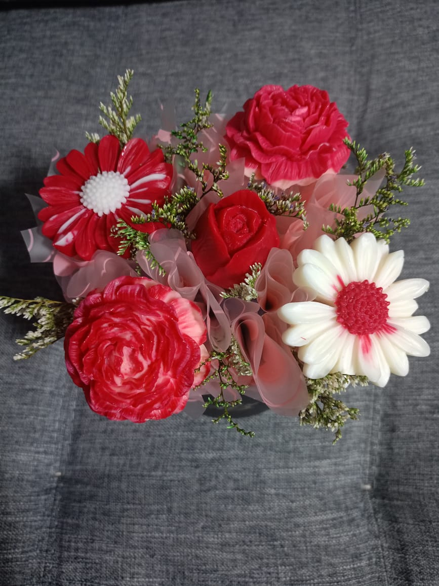 Ramo flores 🌸 en caja cartón ❤️