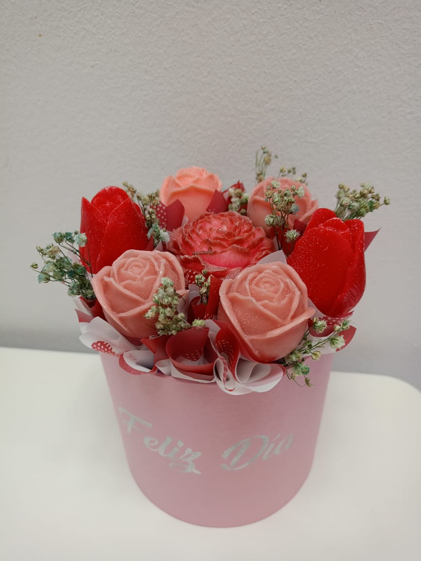 Ramo flores 🌸 en caja cartón ❤️