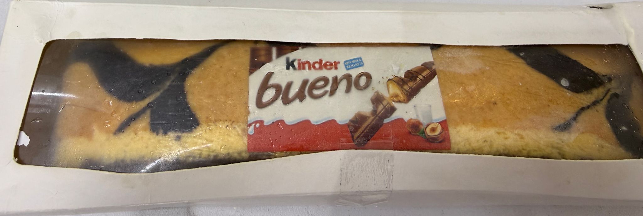 Kinder Bueno Cake Roll