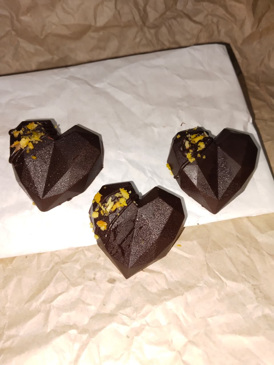  DARK CHOCOLATE IN HEART SHAPE