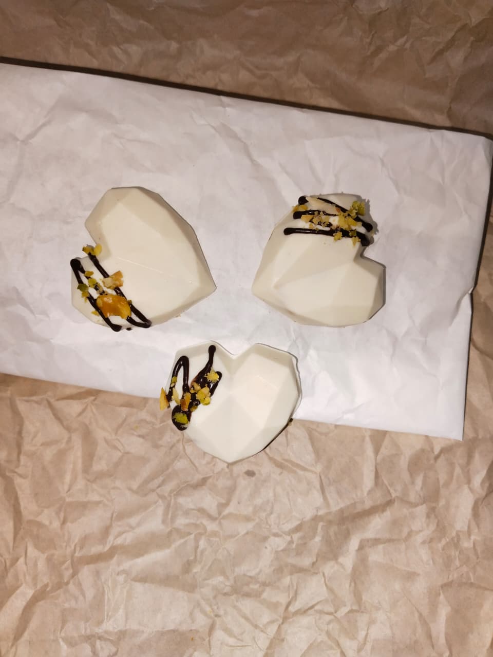 DRY FRUIT WHITE CHOCOLATE IN HEART SHAPE