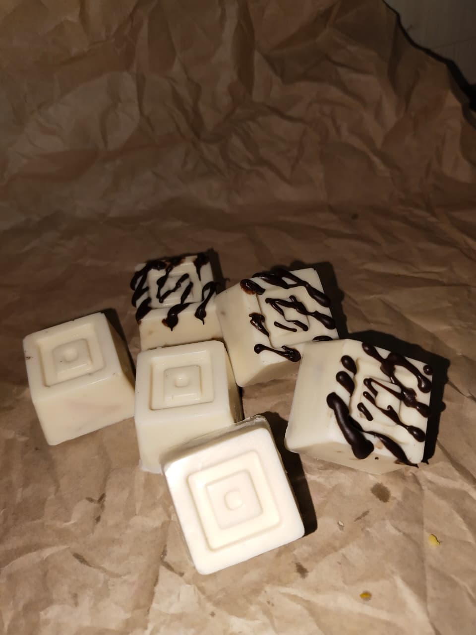 DRY FRUIT WHITE CHOCOLATE 