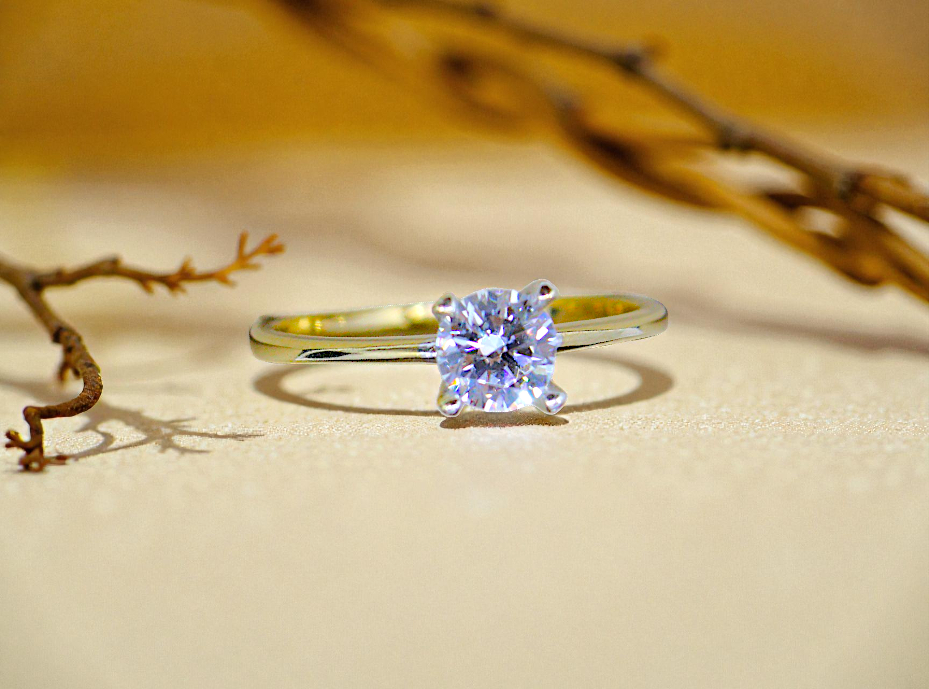 Anillo de Compromiso en Solitario Con Corona Alta