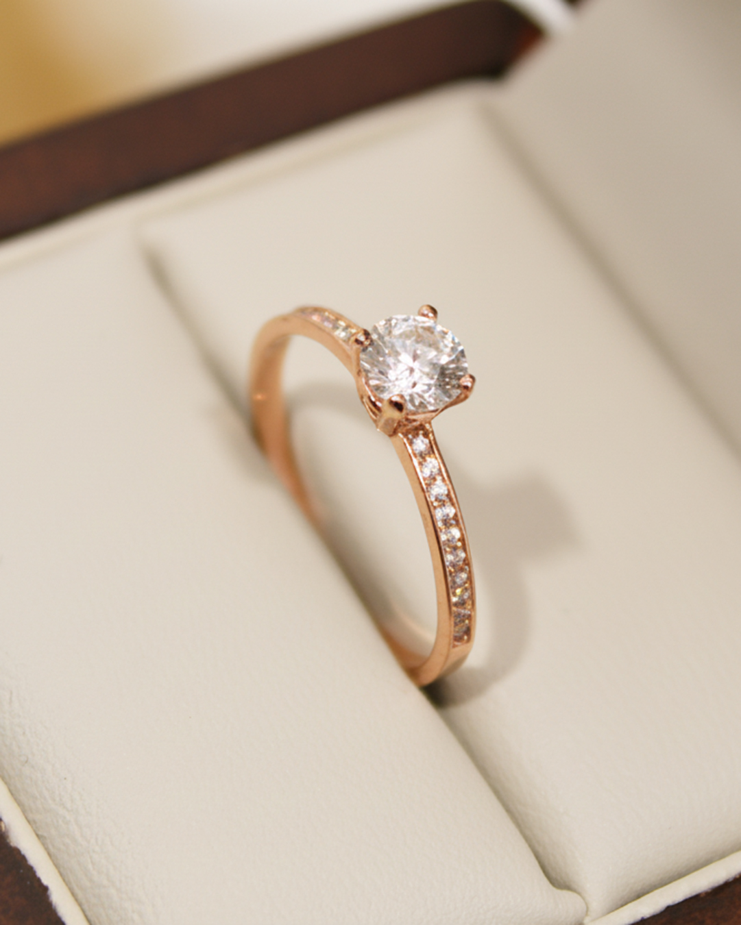 Anillo con Churumbella entrelazada de Oro Rosa