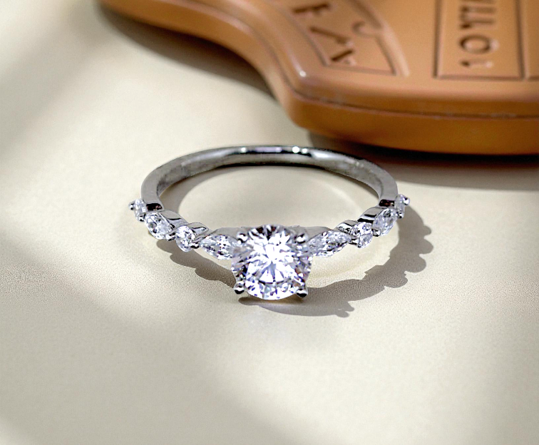 Anillo de Compromiso de Oro Blanco Con Churumbela