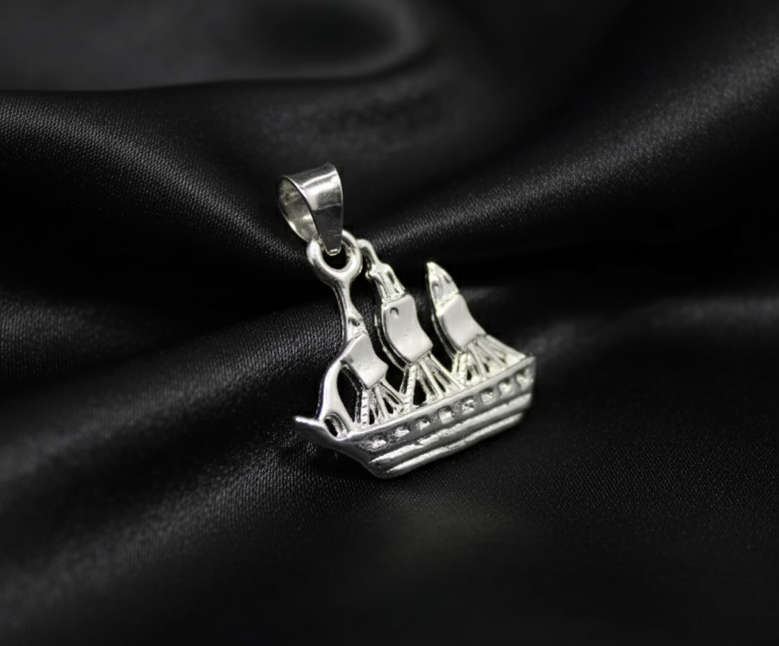 Dije de Plata Con Diseño de Barco 