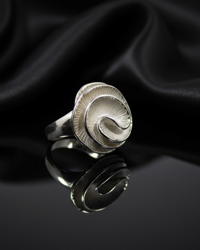 Anillo de plata elegante