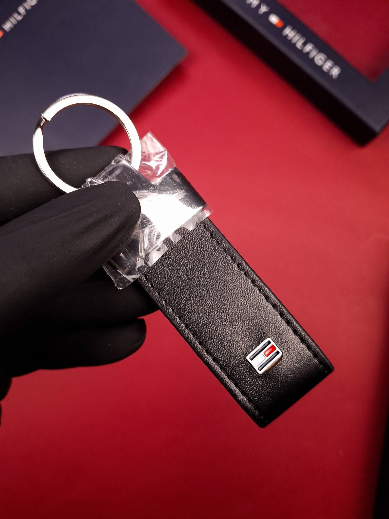 Tommy Hilfiger Wallet & Keychain Gift Set