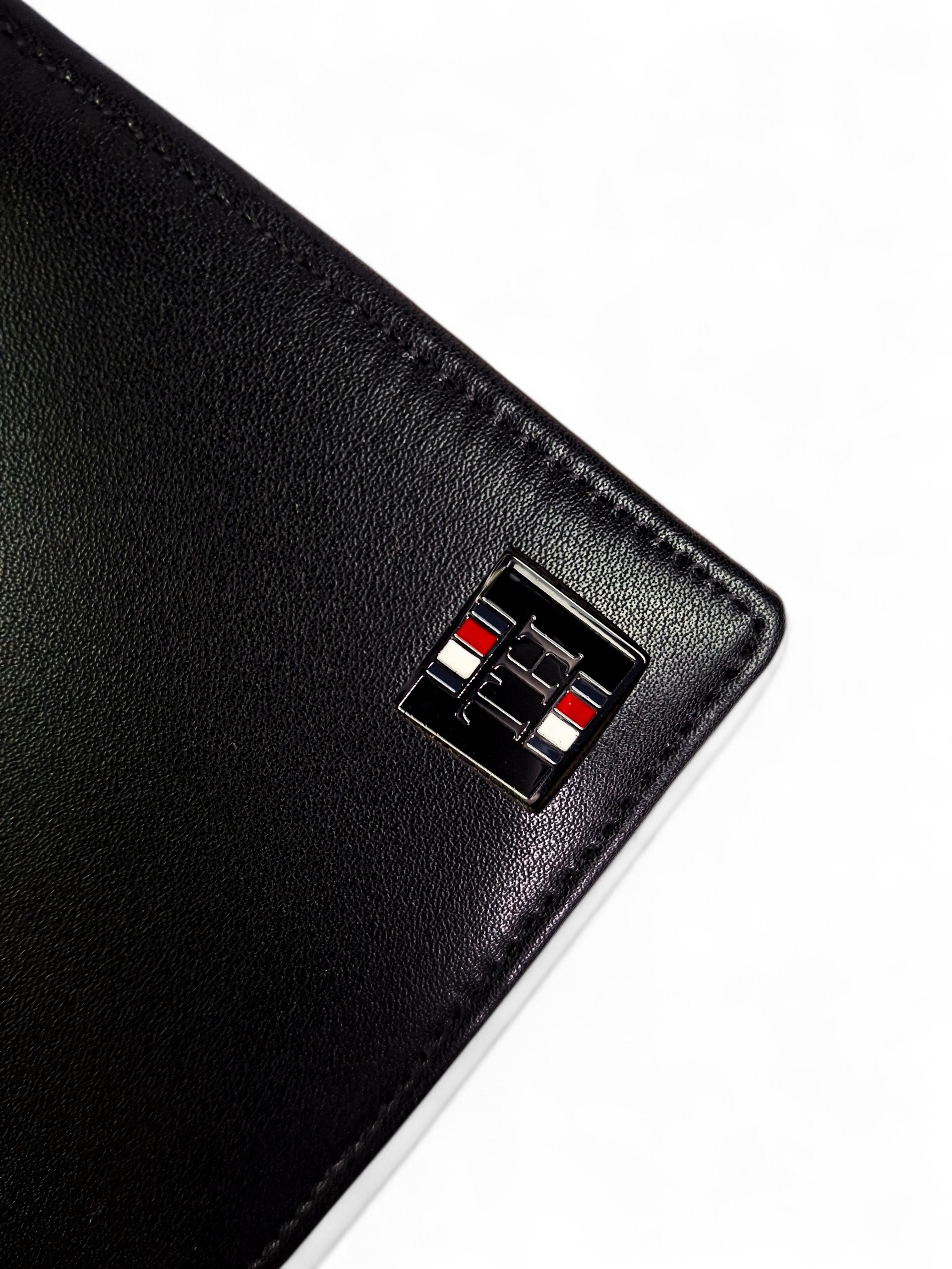 Tommy Hilfiger Men's Black Leather Wallet