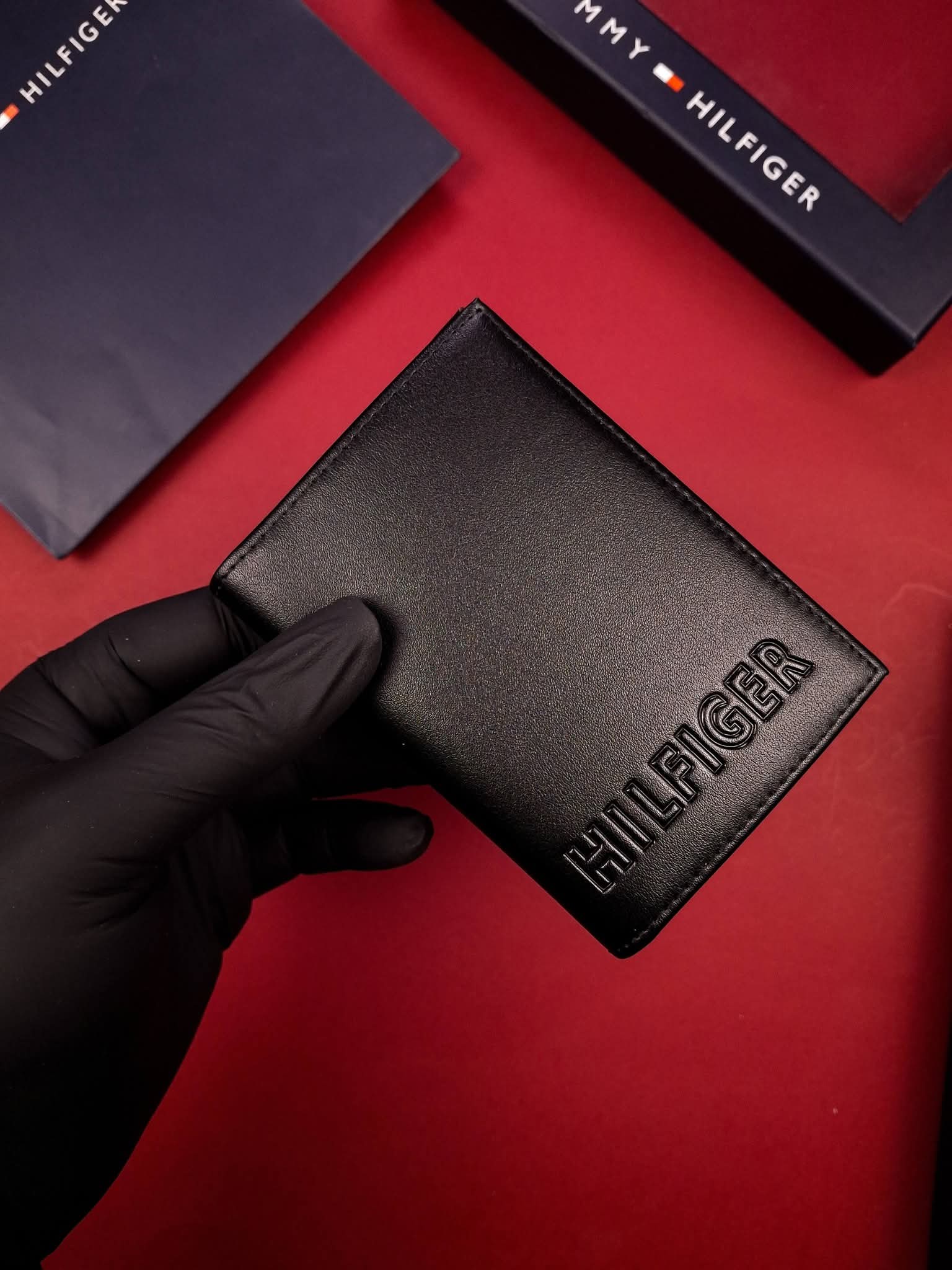 Tommy Hilfiger Wallet & Keychain Gift Set