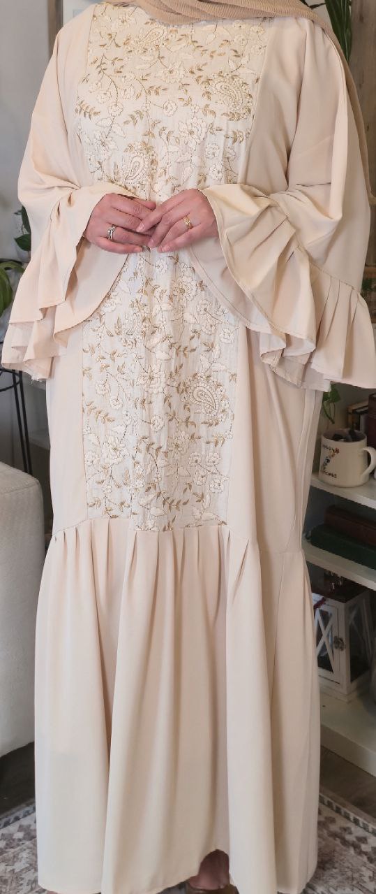 Elegant Flowy beige abaya