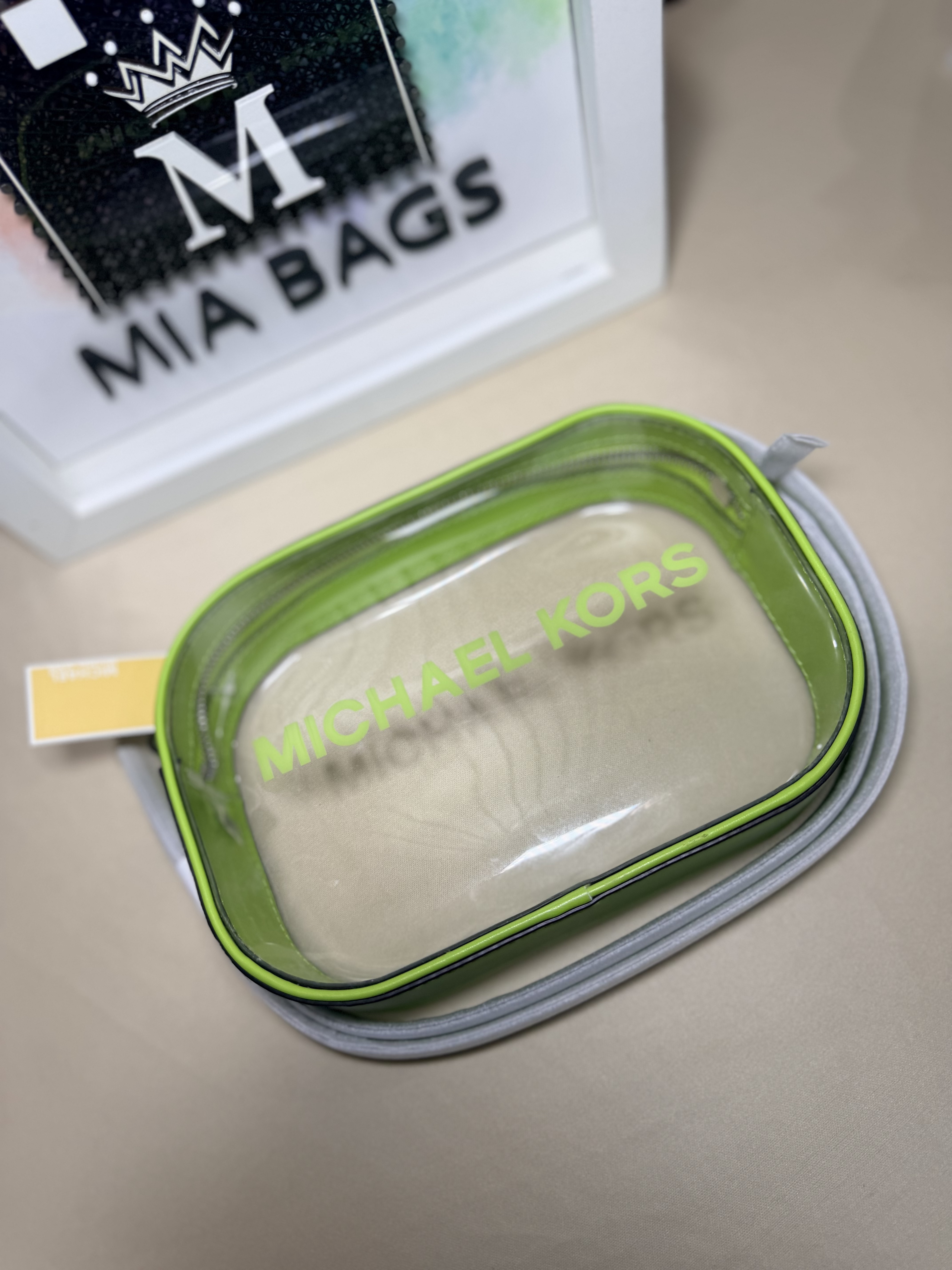 Crossbody transparente con verde