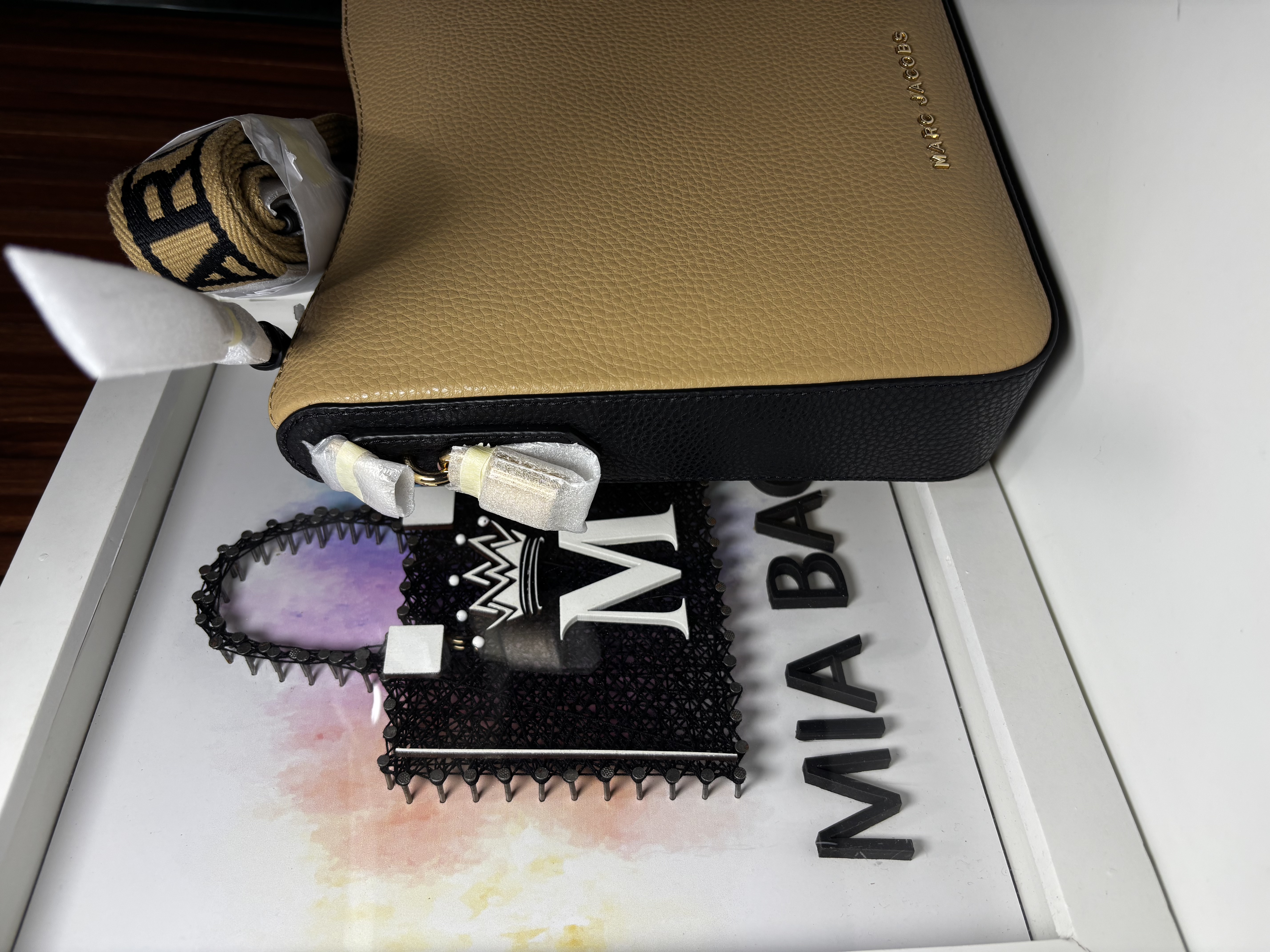 Crossbody combinado beige y negro