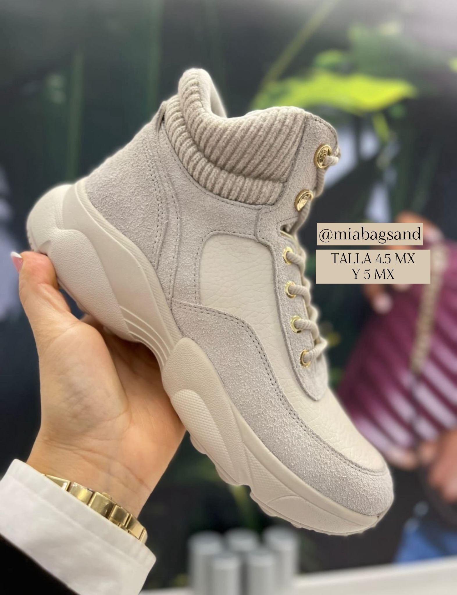 Tenis de bota con gamuza beige