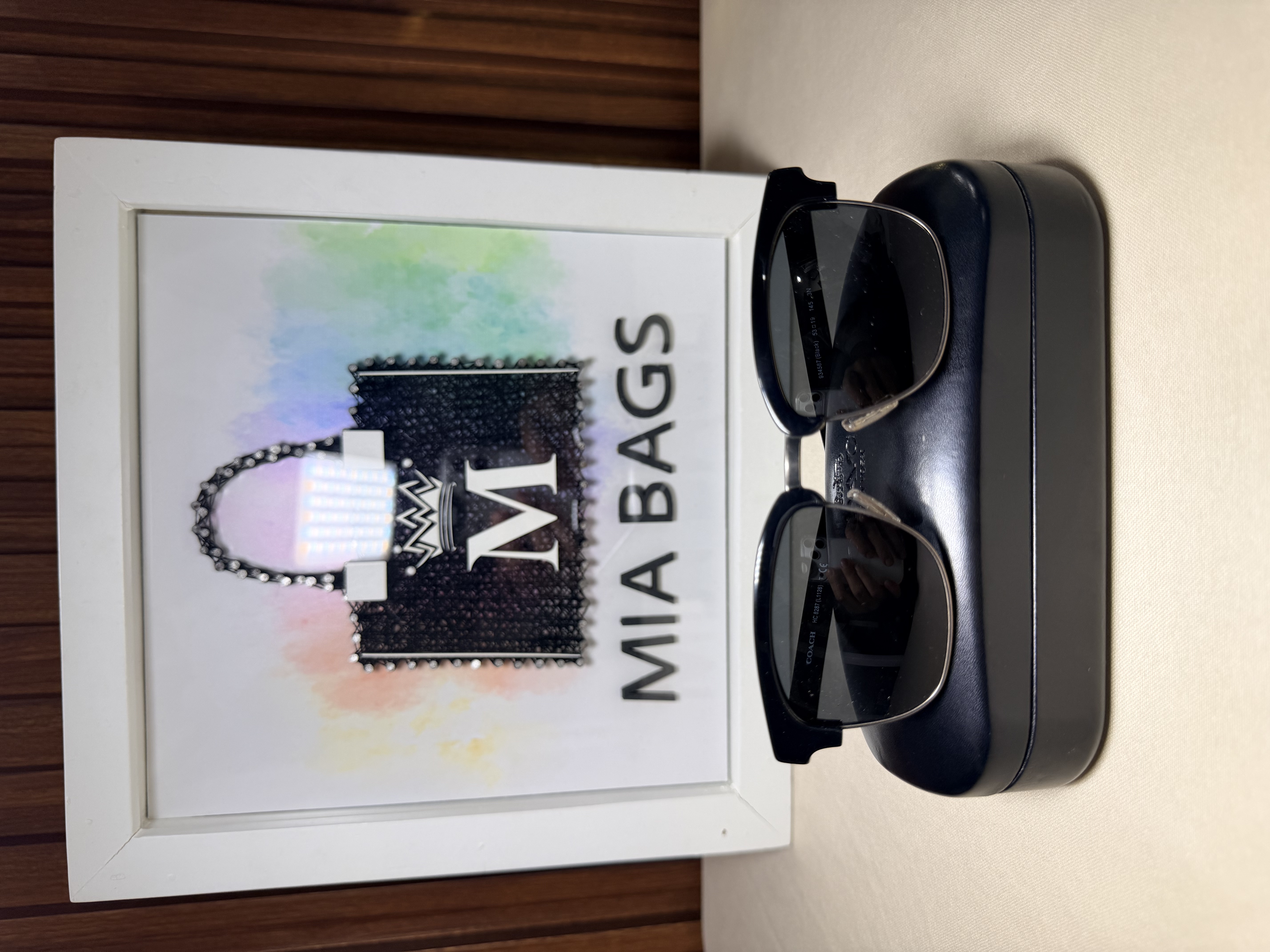 Gafas de sol con medio marco negro