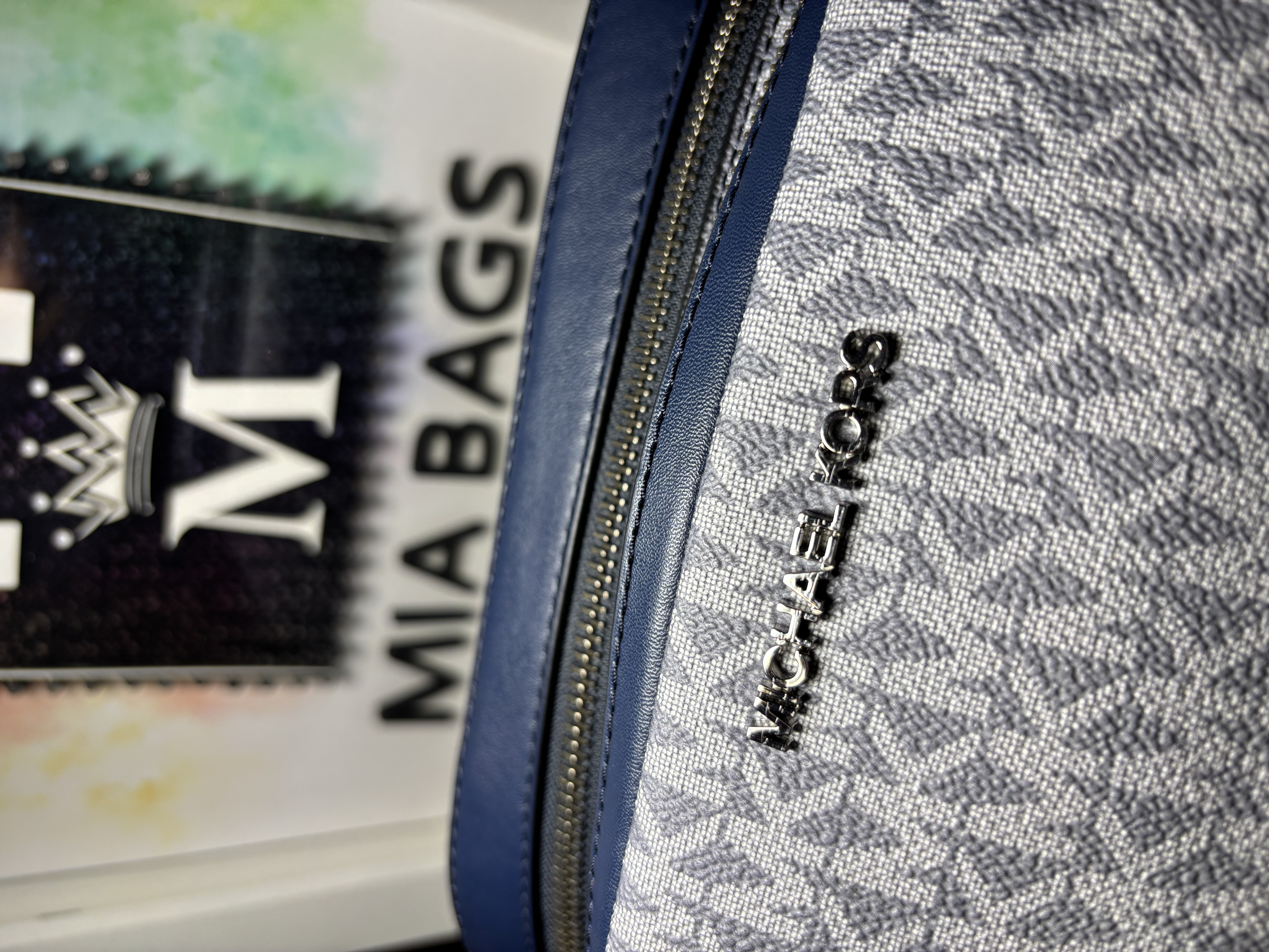 Cangurera degradada azul marino