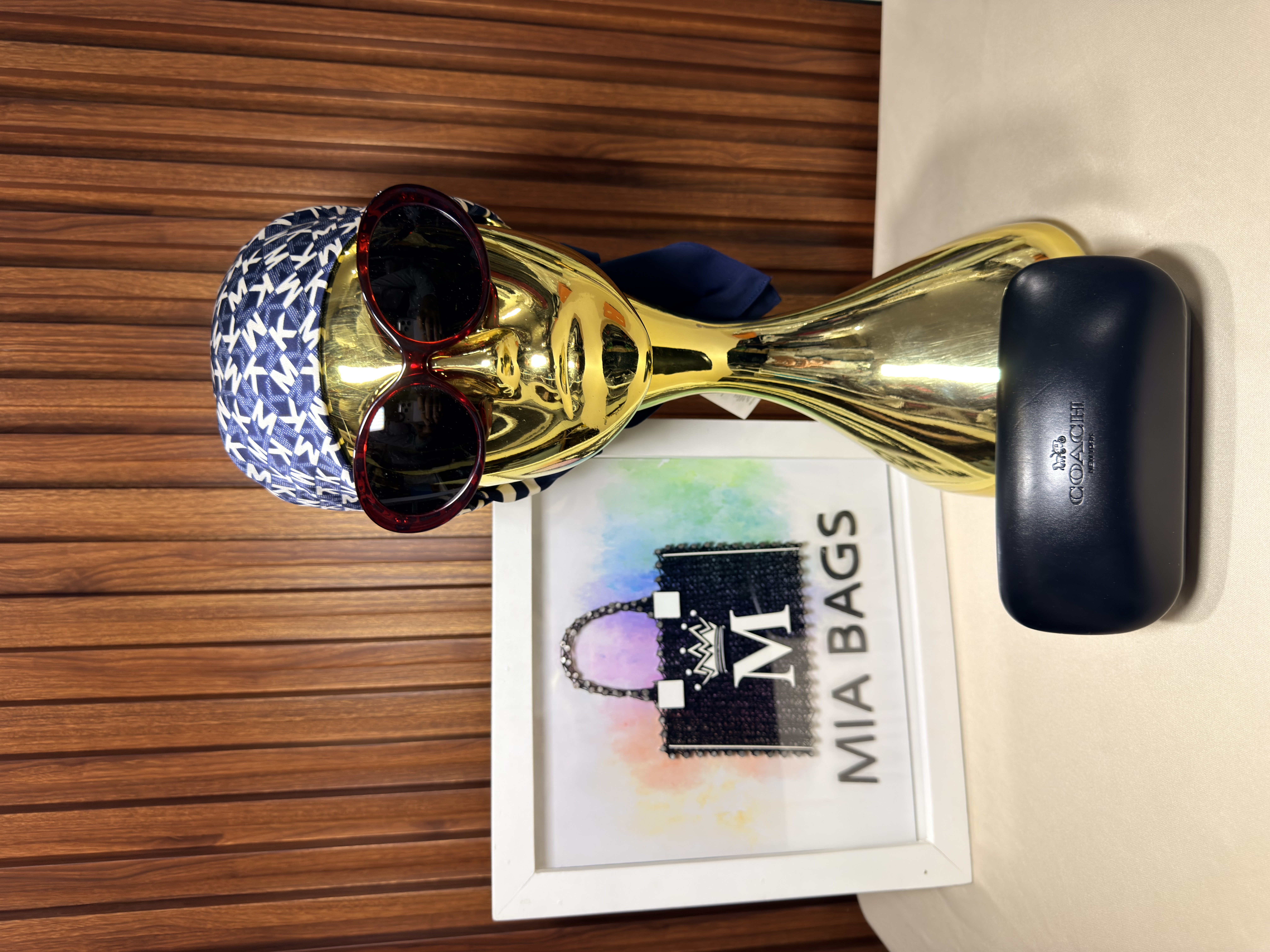 Lentes de sol, redondos rojos