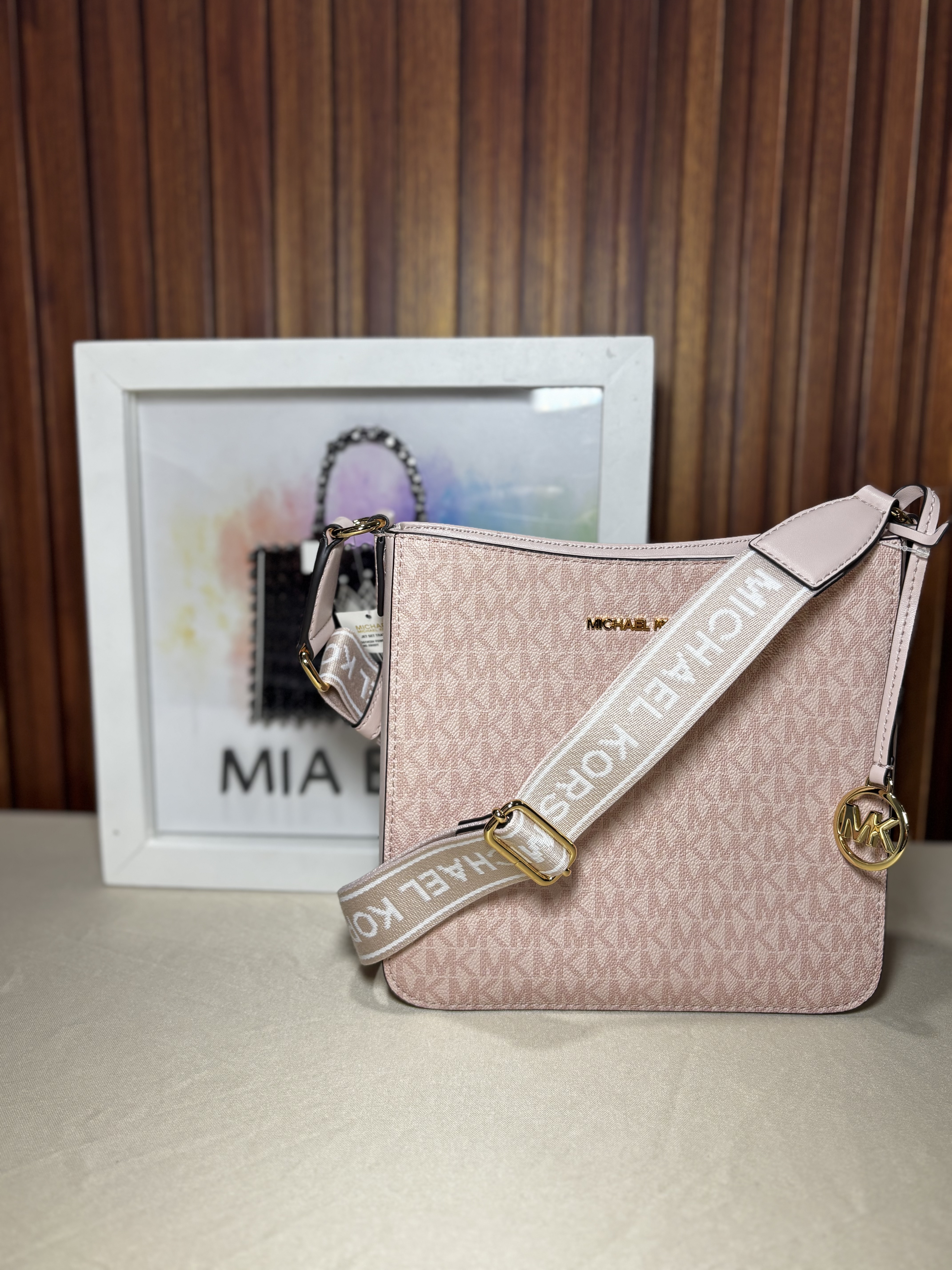 Crossbody con monogram rosa