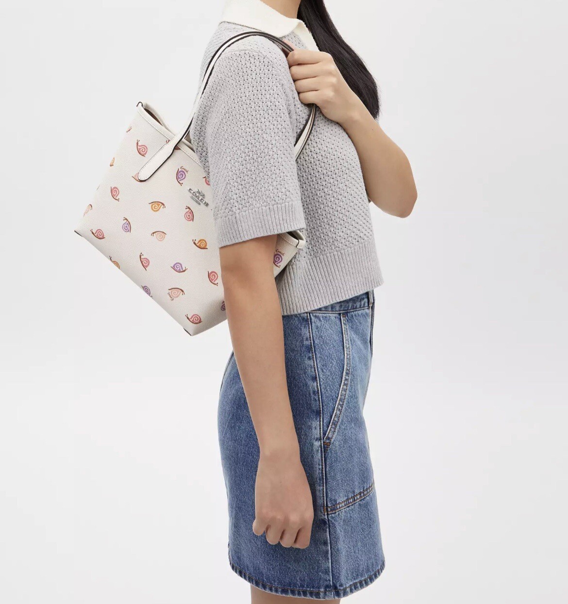 Mini tote con estampado de caracoles