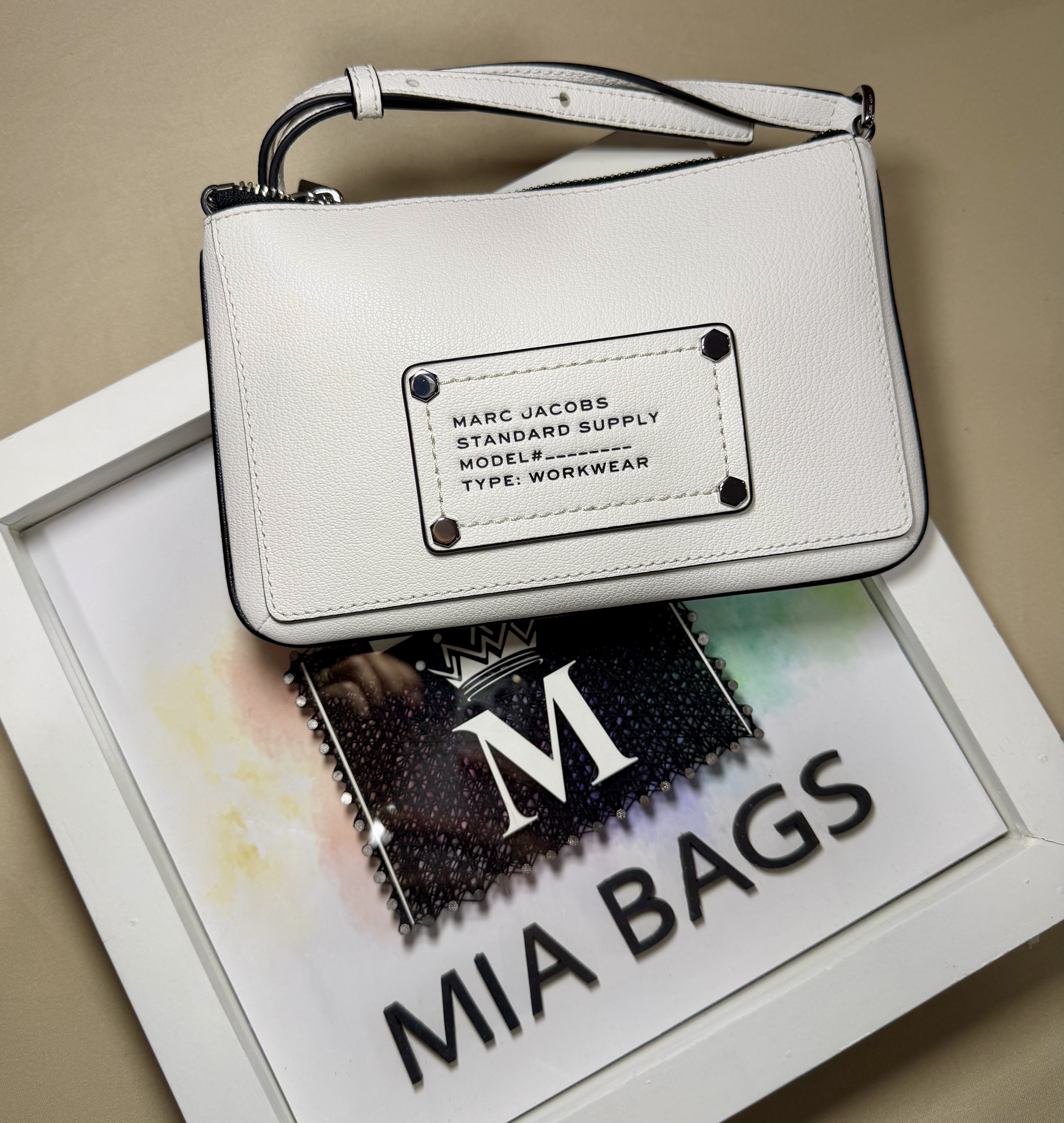 Standard supply negro y blanco