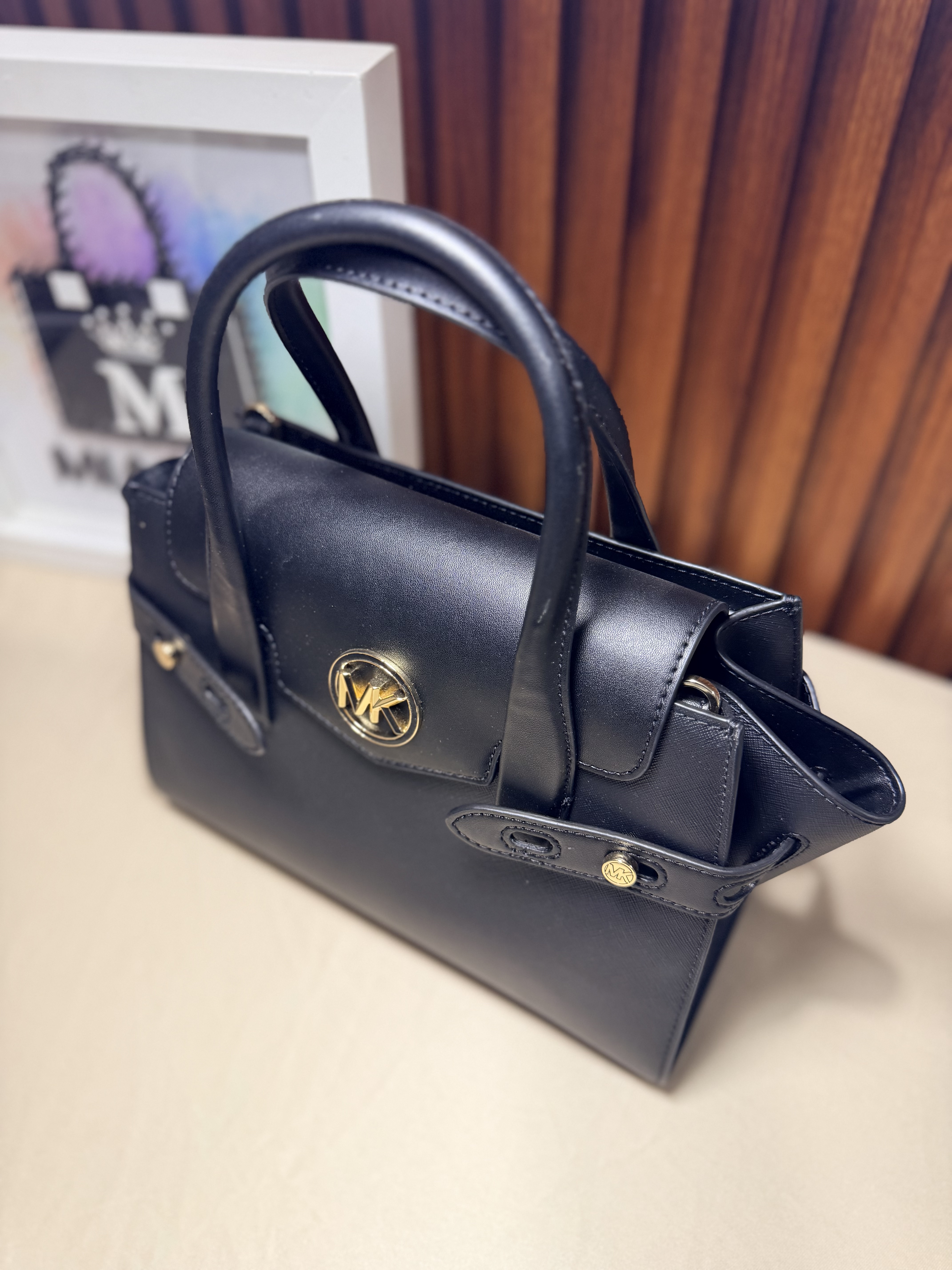 Bolsa de mano color negro 