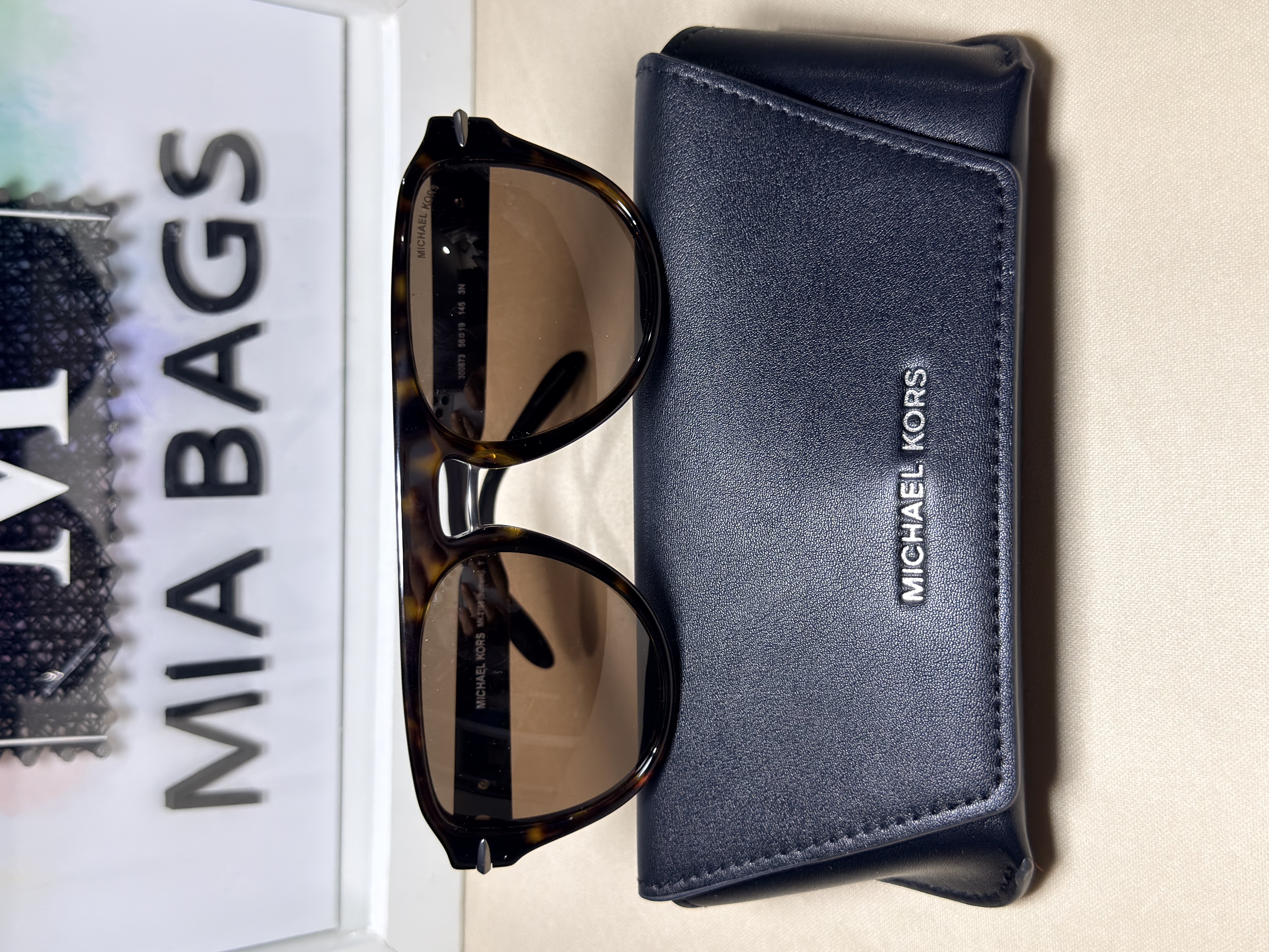 Gafas de sol color café, poste con monogram