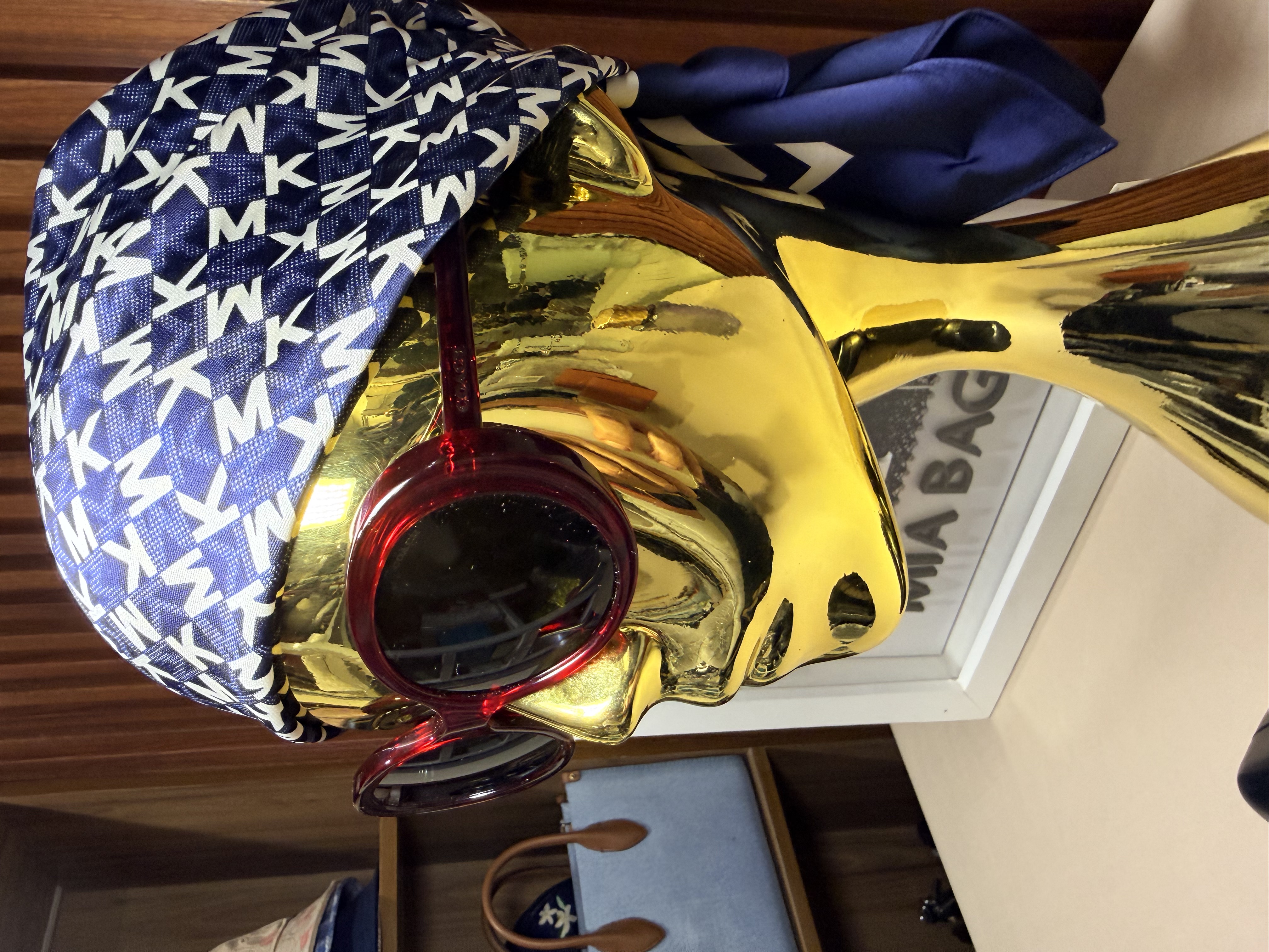 Lentes de sol, redondos rojos