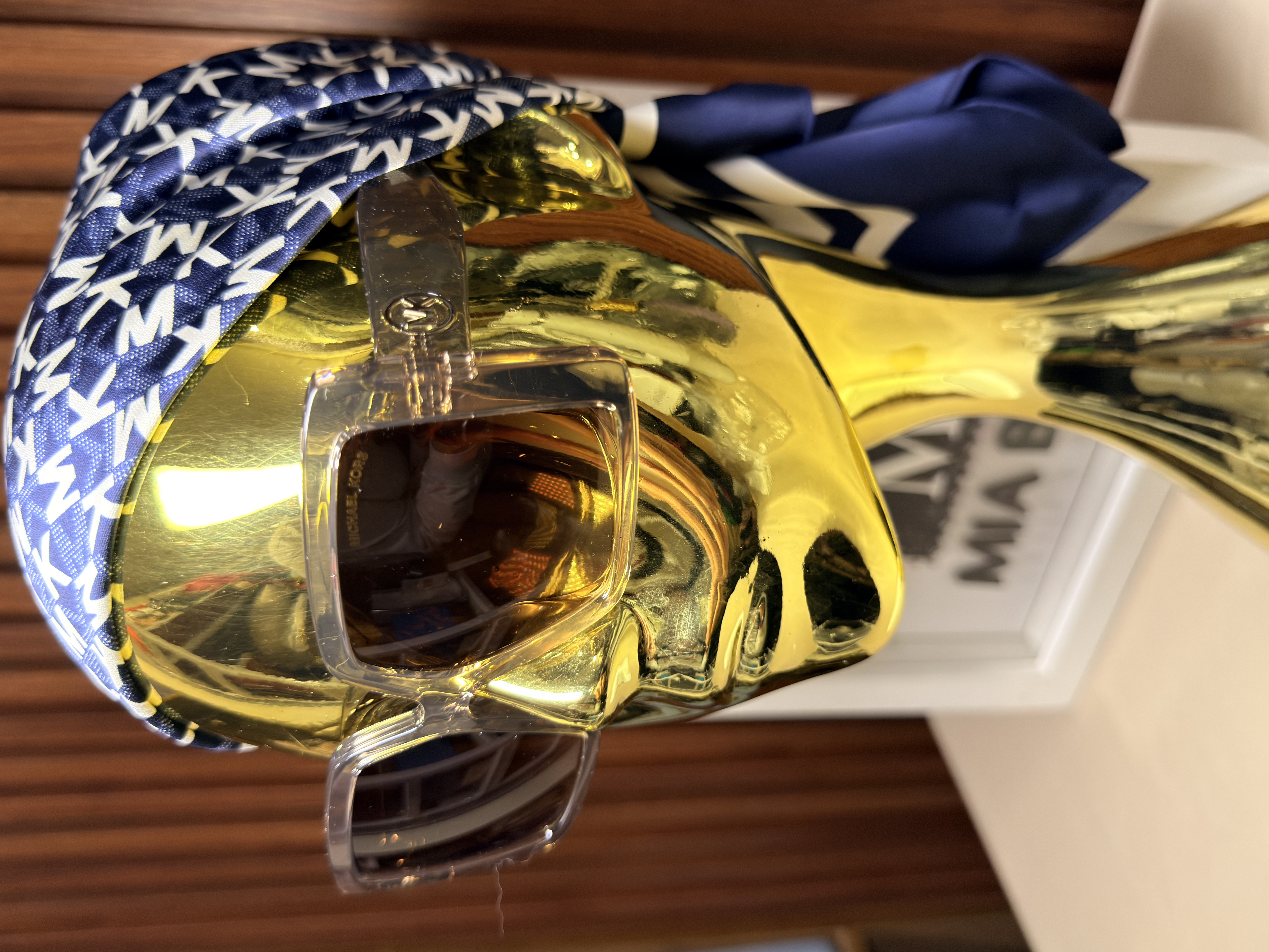 Gafas de sol café con marco semitransparente 