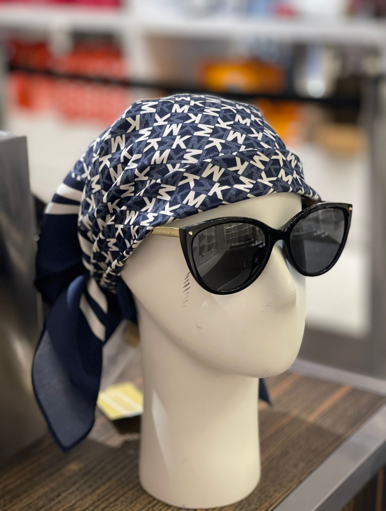 Mascada satín azul marino