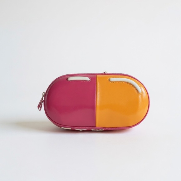 Bolso en forma de píldora