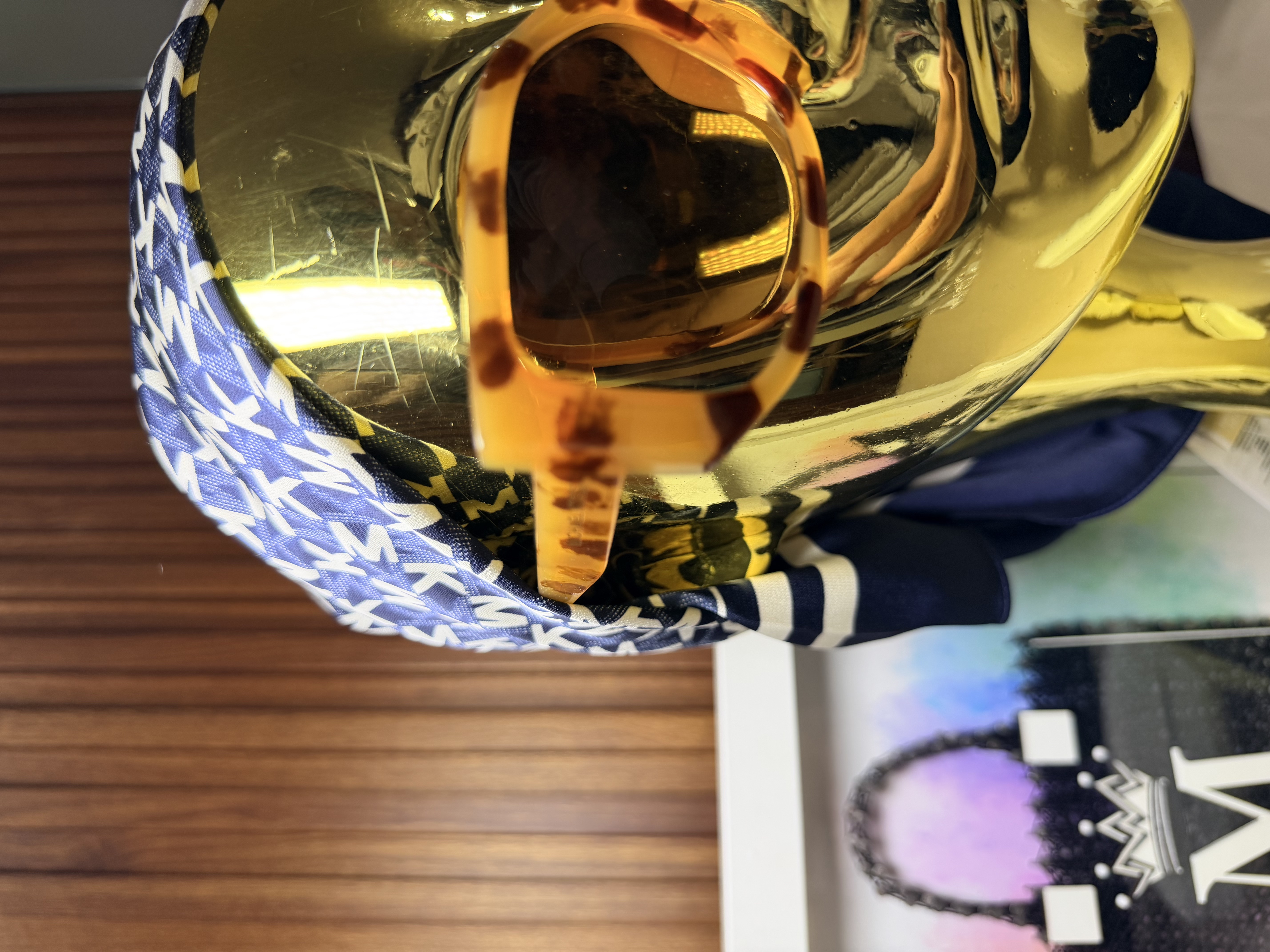 Gafas de sol cuadradas con detalles cafés