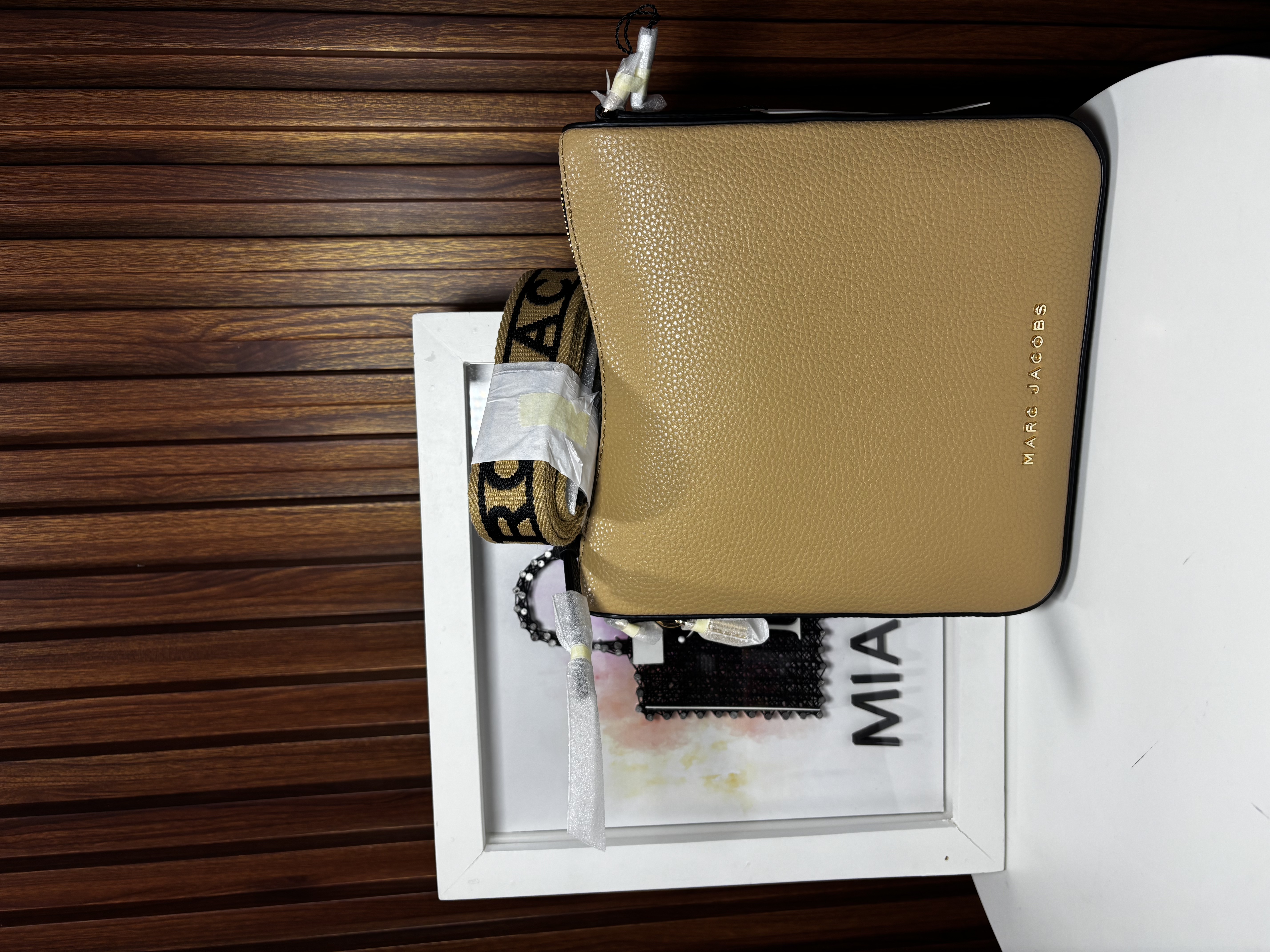 Crossbody combinado beige y negro