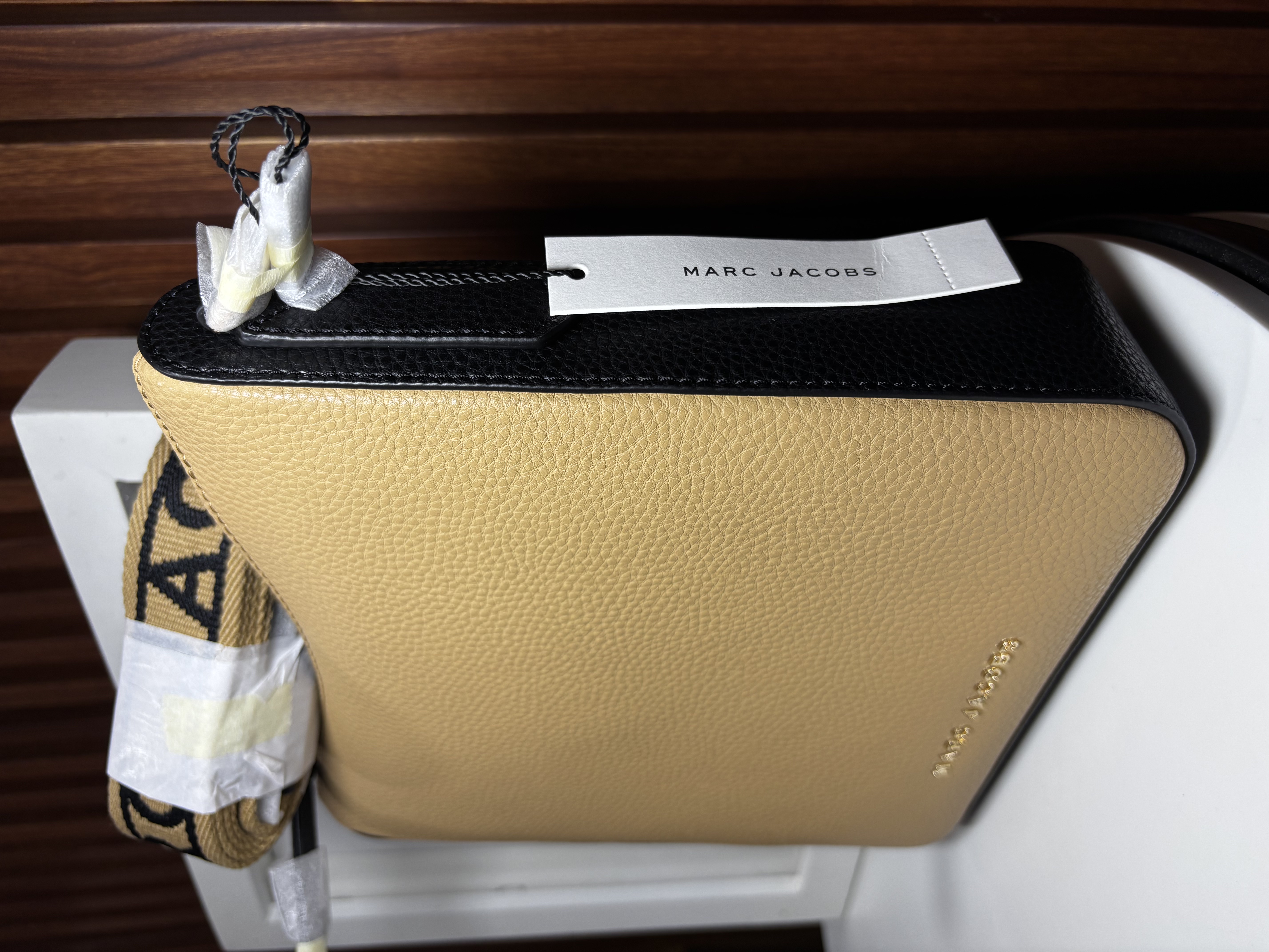 Crossbody combinado beige y negro