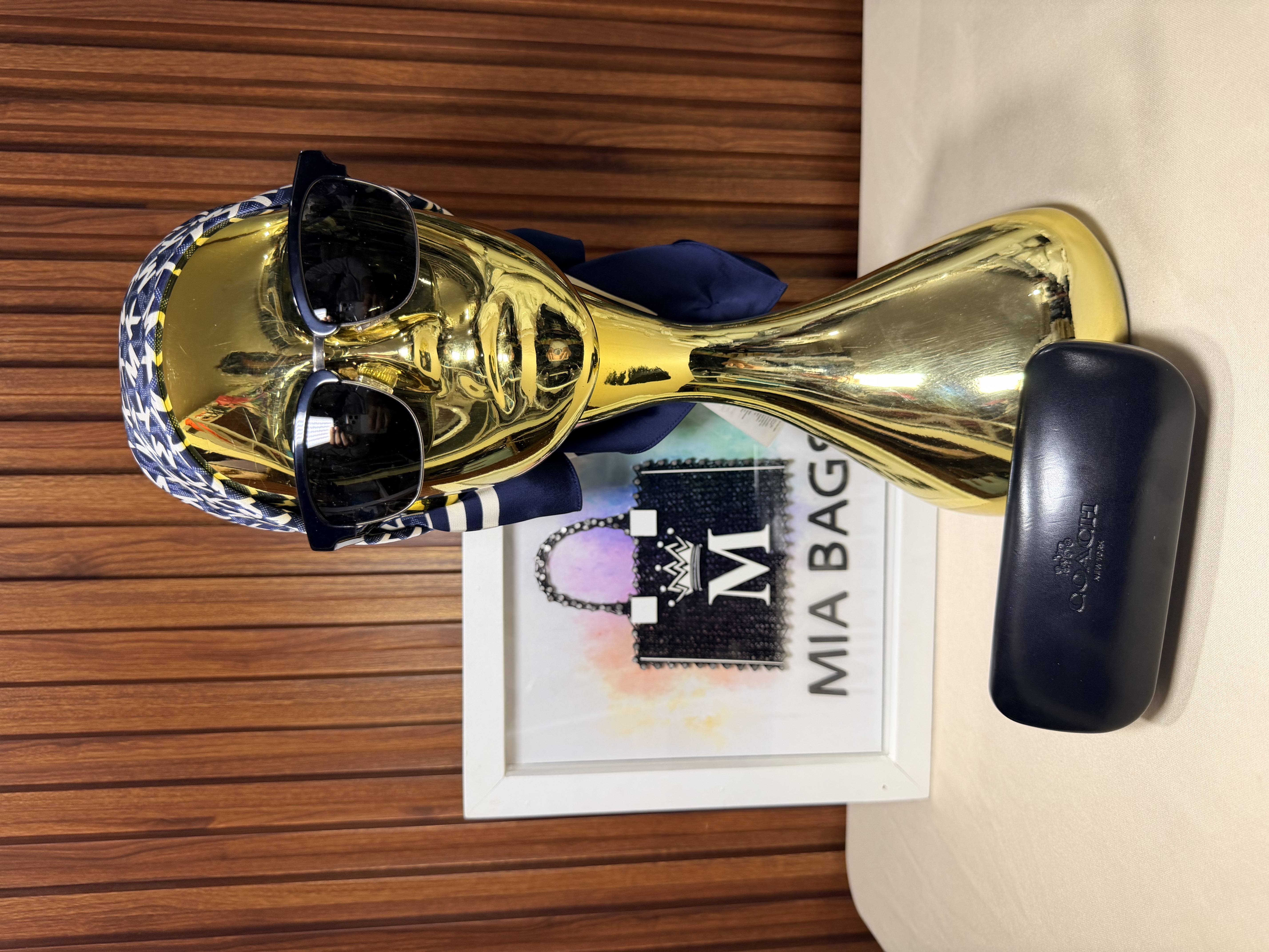 Gafas de sol con medio marco negro