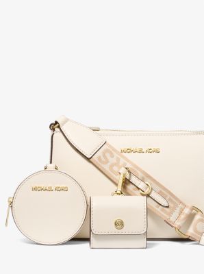 Crossbody con strap grueso y 2 accesorios, blanco.