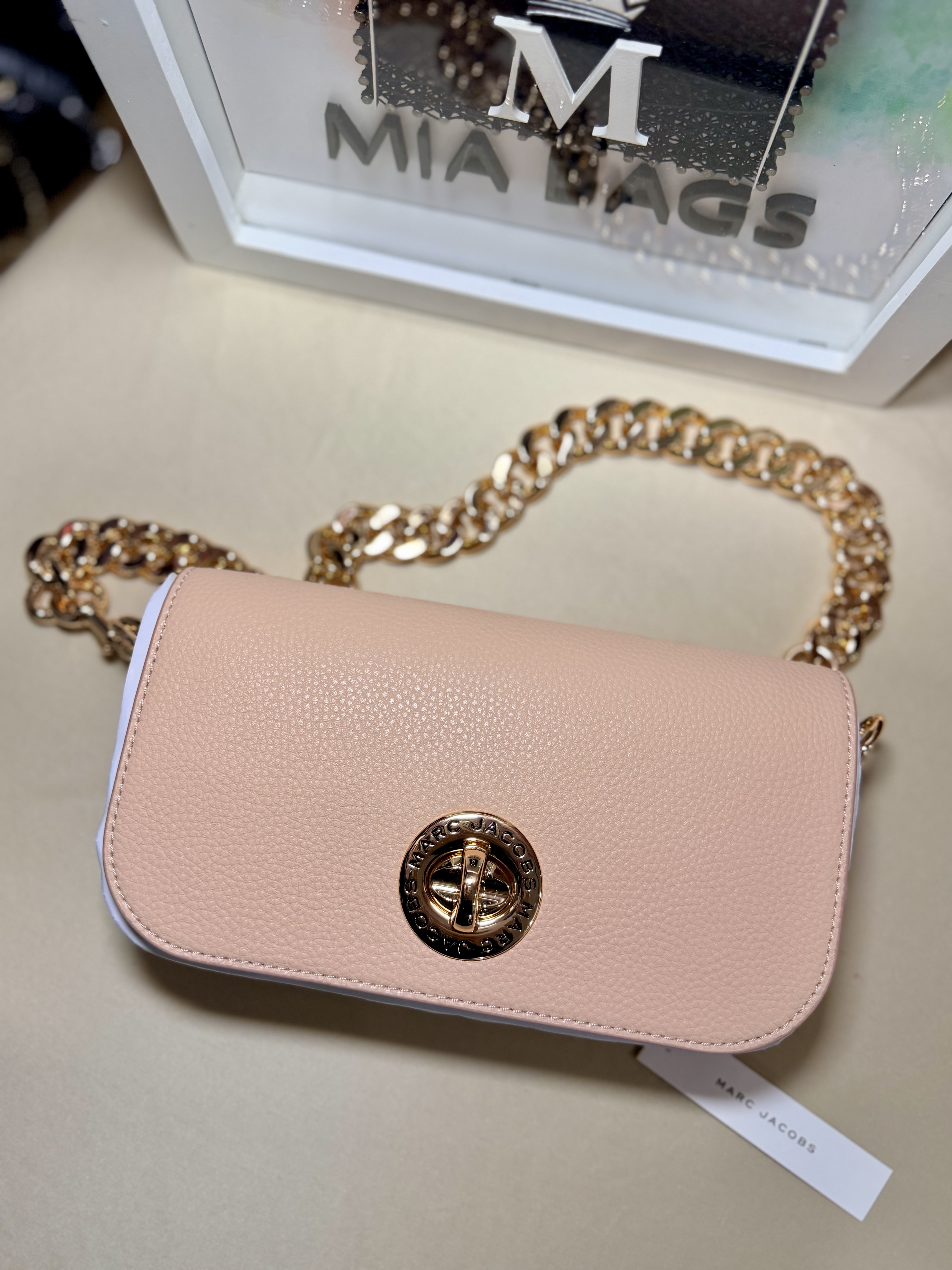 Turn lock bag rosa con cadena 