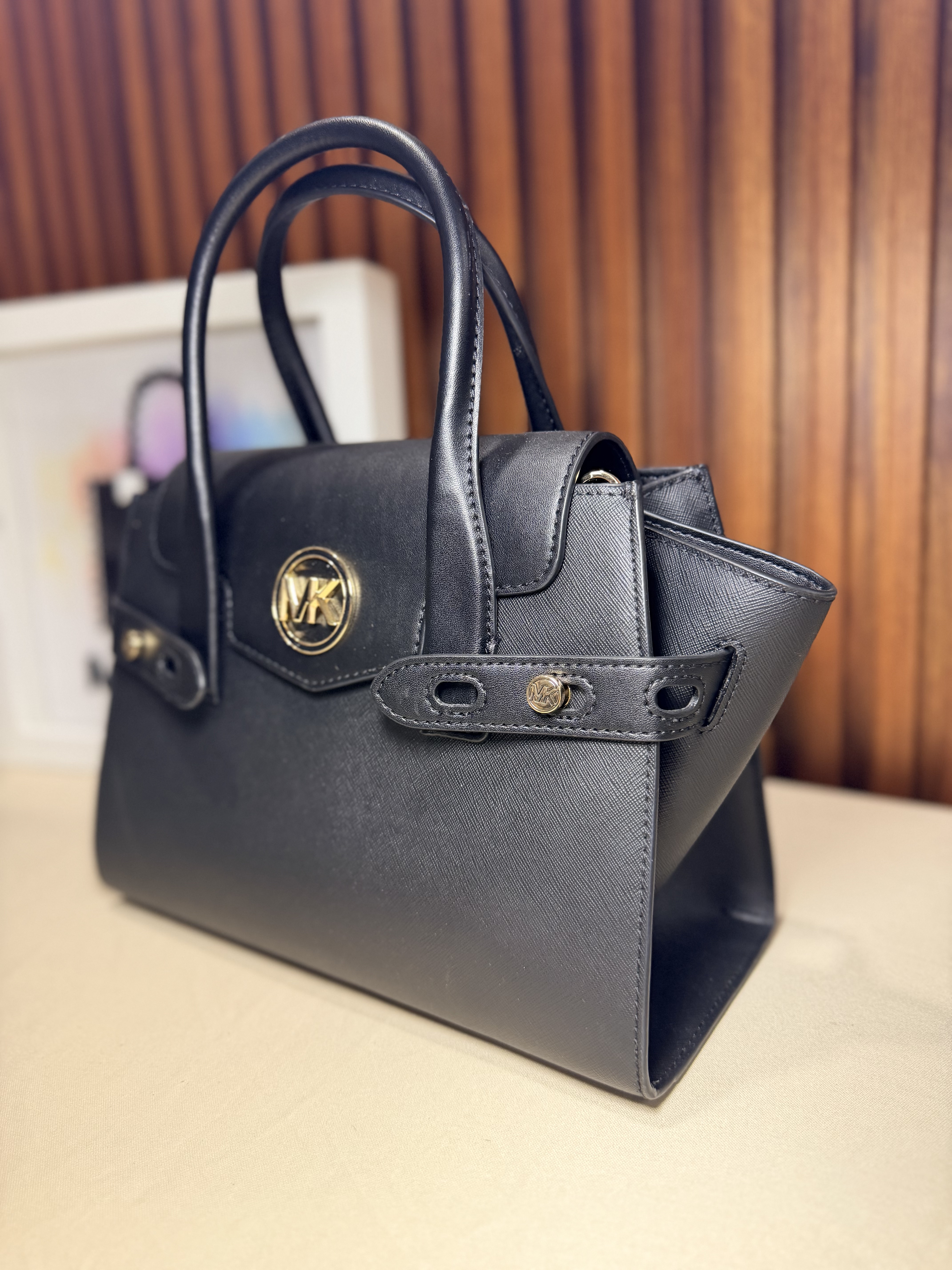 Bolsa de mano color negro 