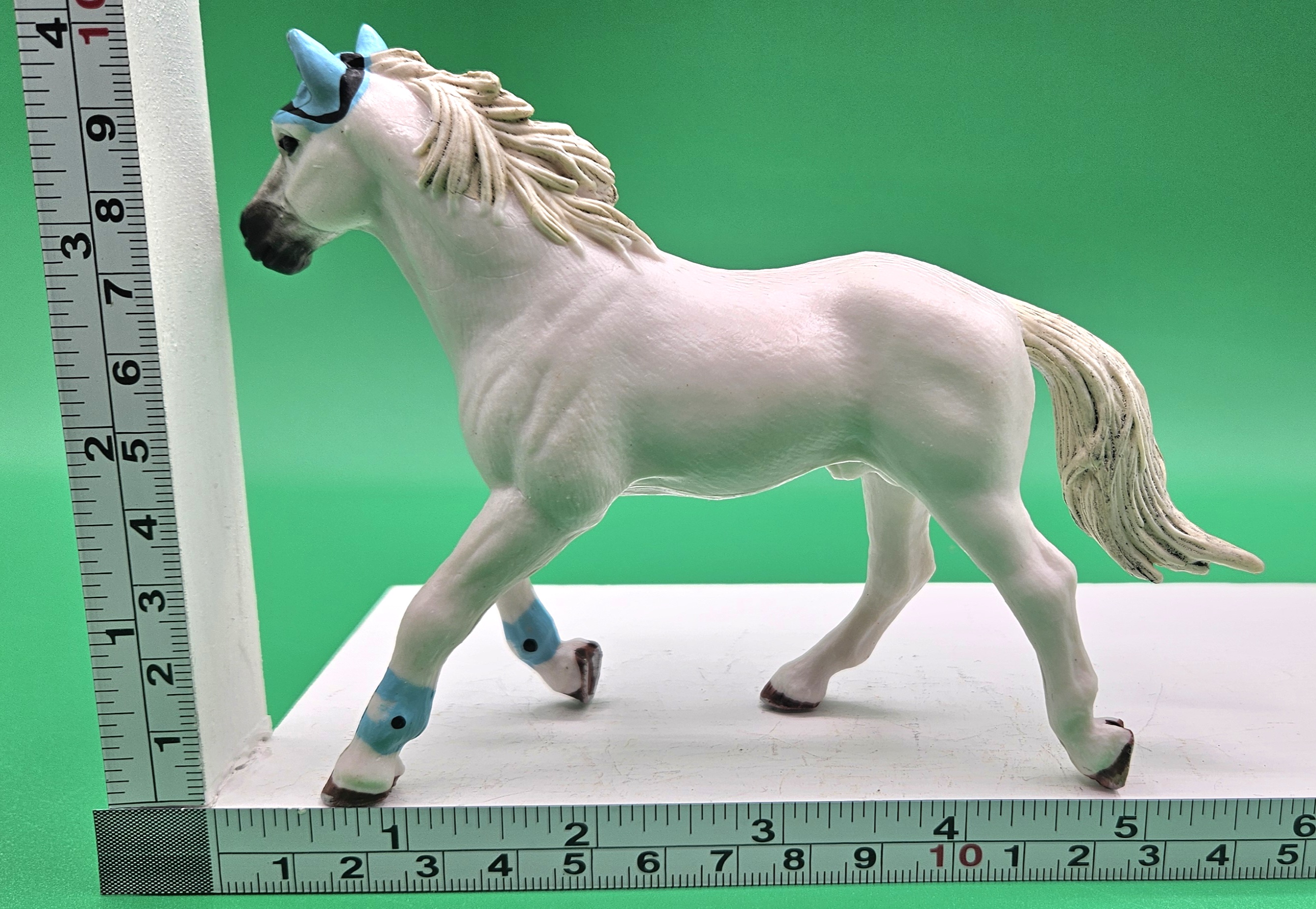 Figura de caballo blanco