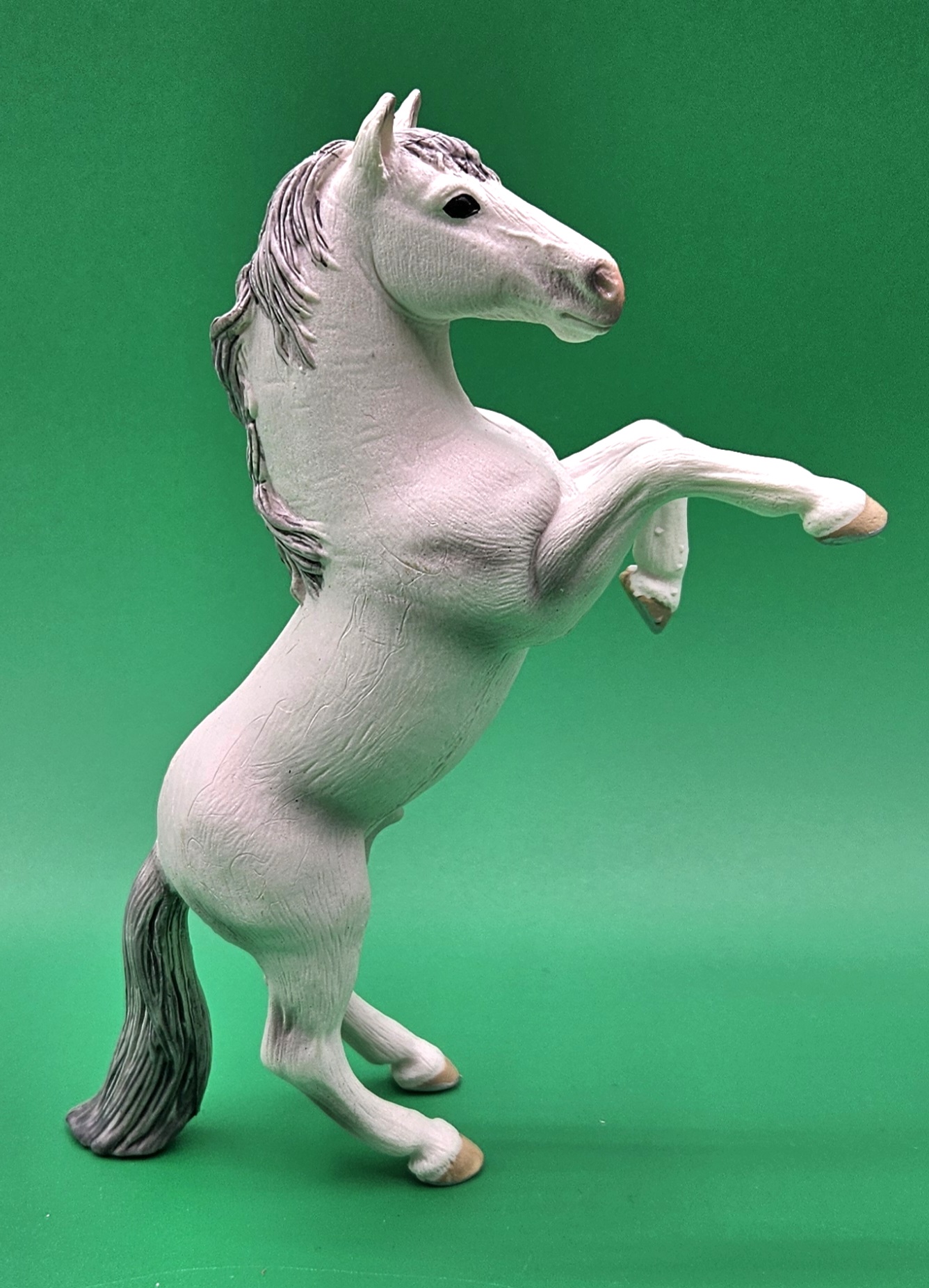 Figura de caballo blanco