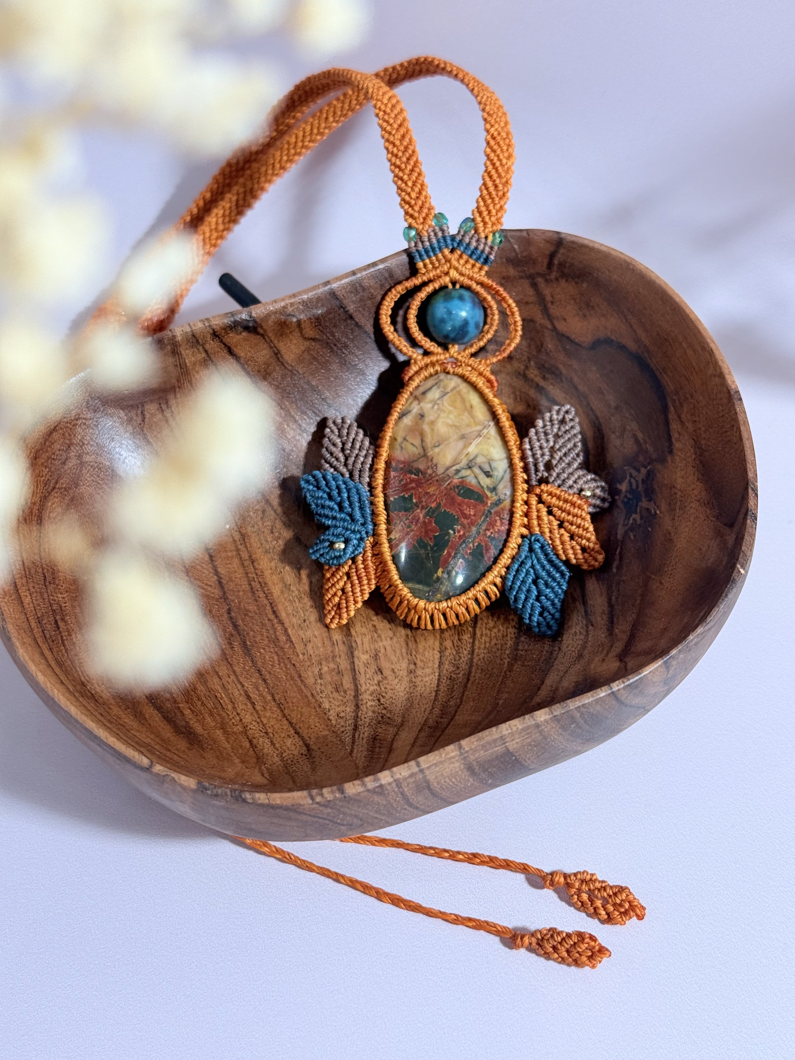 Collier en macramé avec pierre semi-précieuse