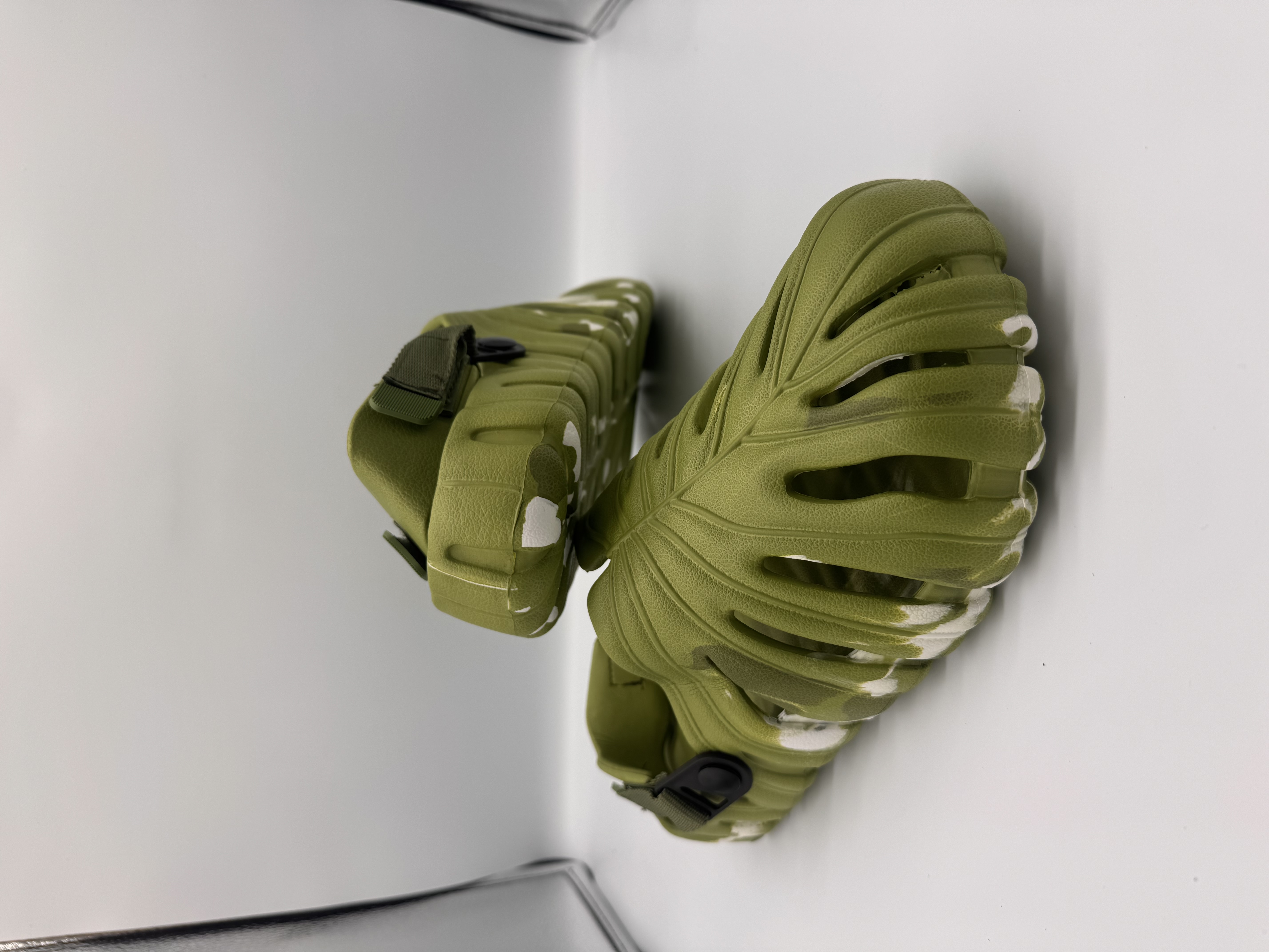 Monstera Leaf Slippers – Soft, Comfortable & Stylish Indoor Footwear