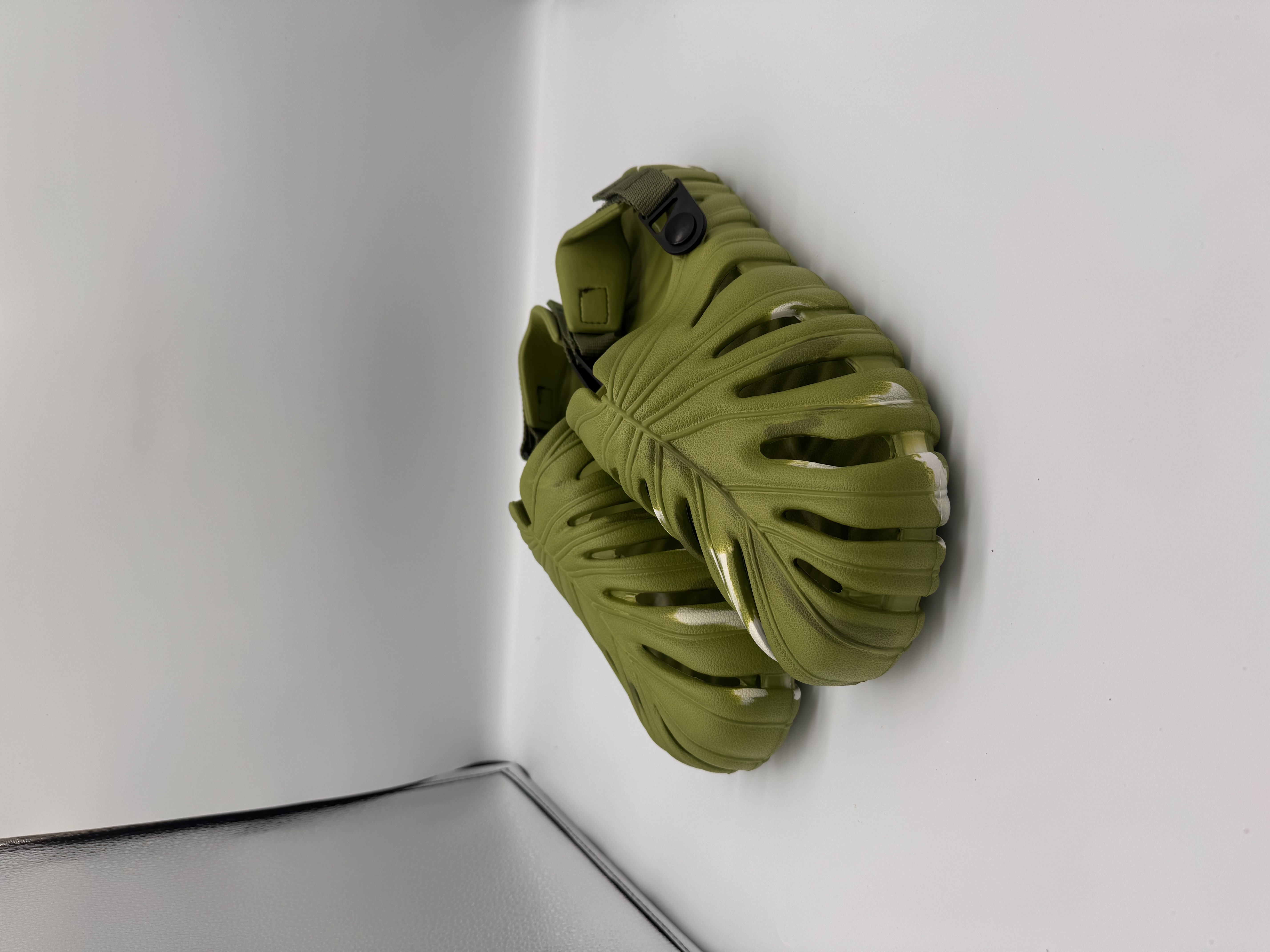 Monstera Leaf Slippers – Soft, Comfortable & Stylish Indoor Footwear