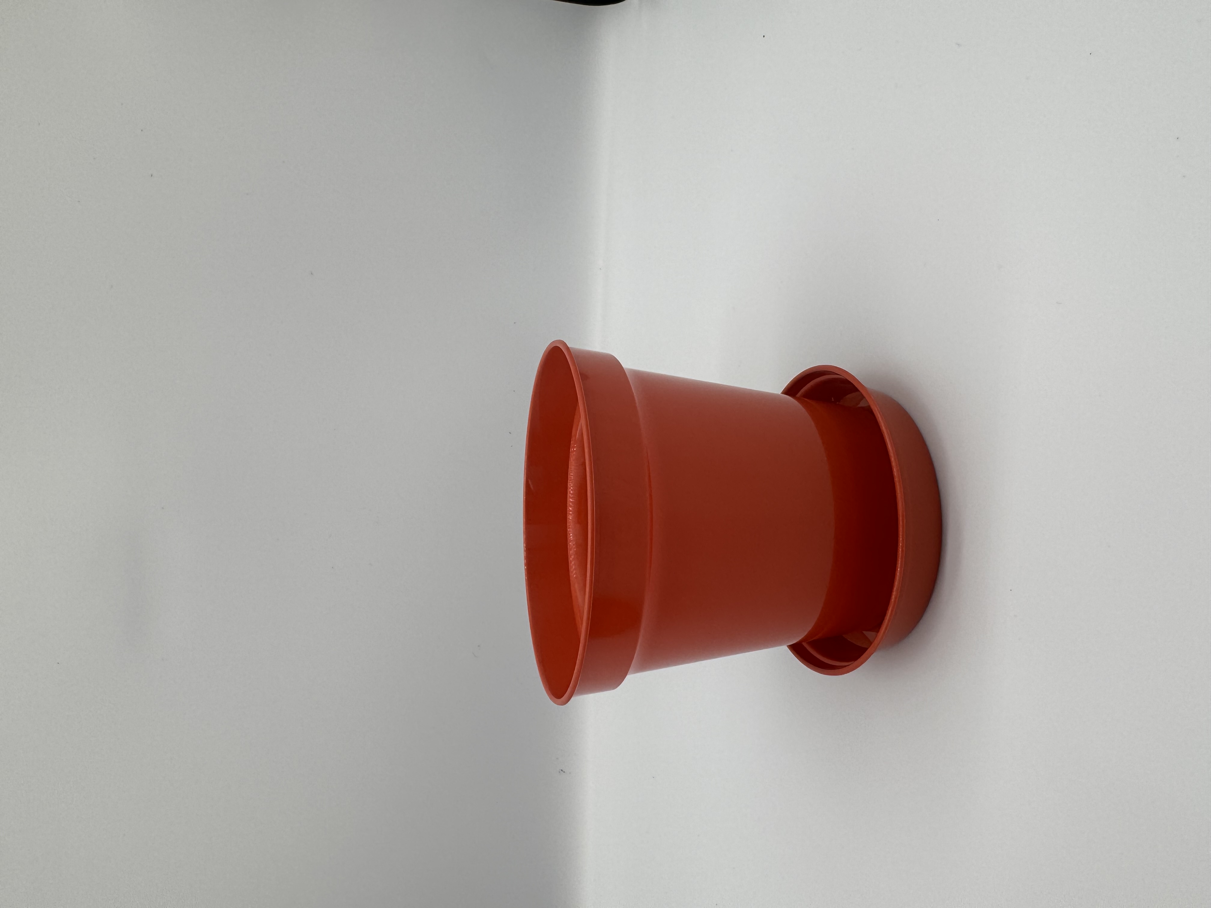 Plastic plant pots 