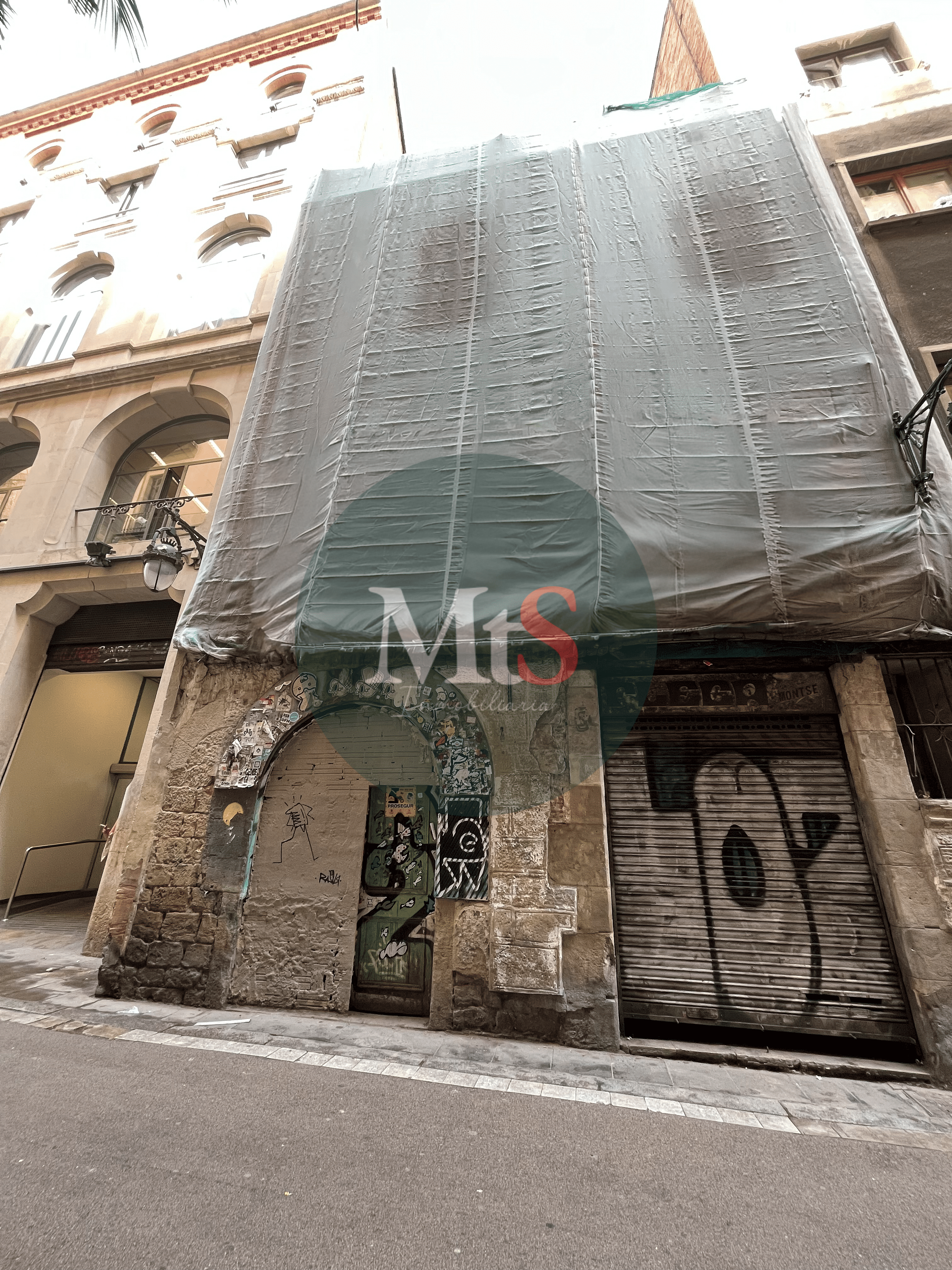 Edificio a reformar en el centro de Barcelona