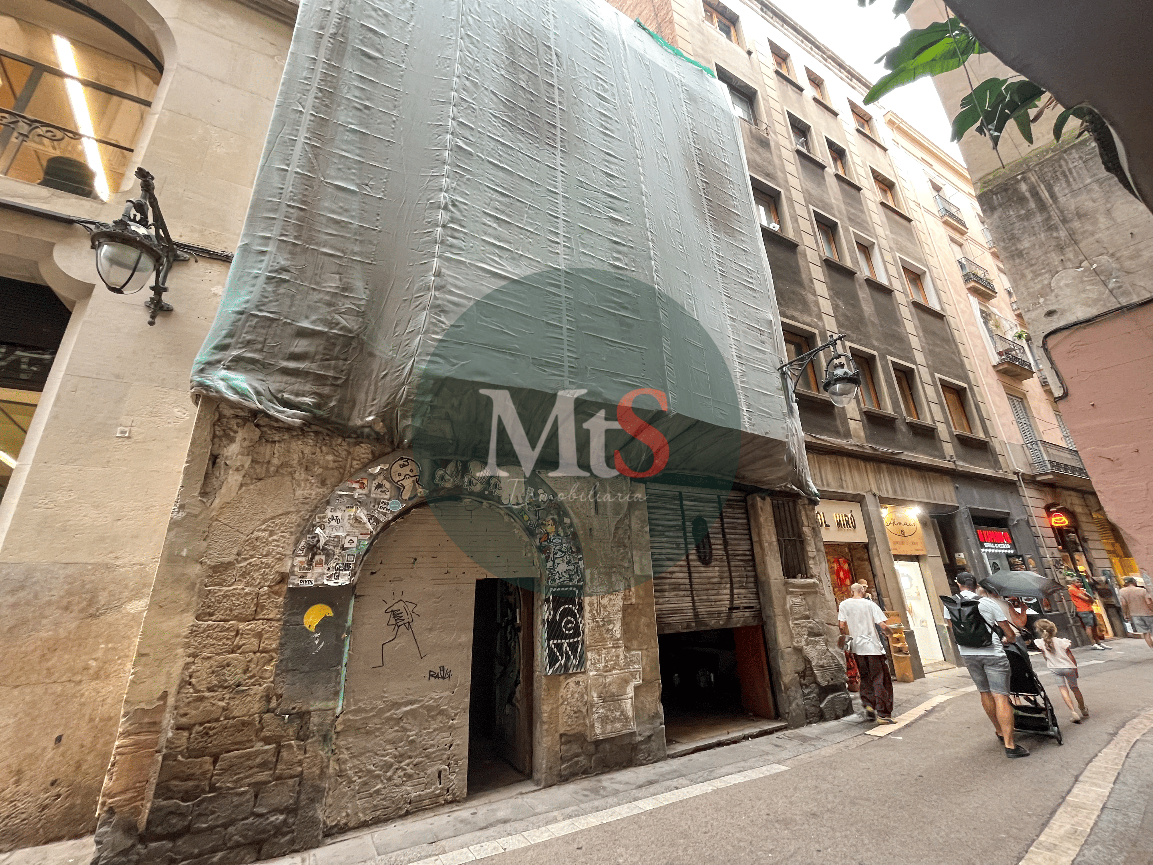Edificio a reformar en el centro de Barcelona