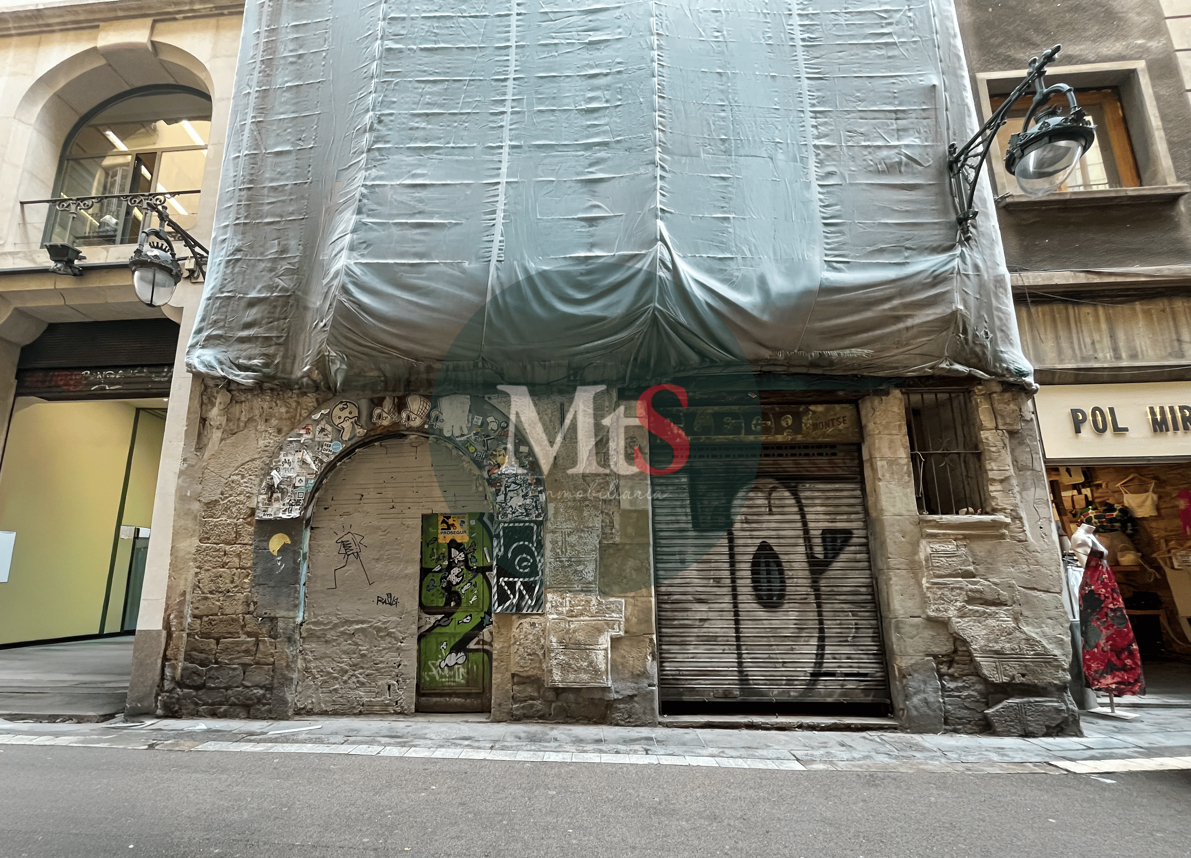 Edificio a reformar en el centro de Barcelona