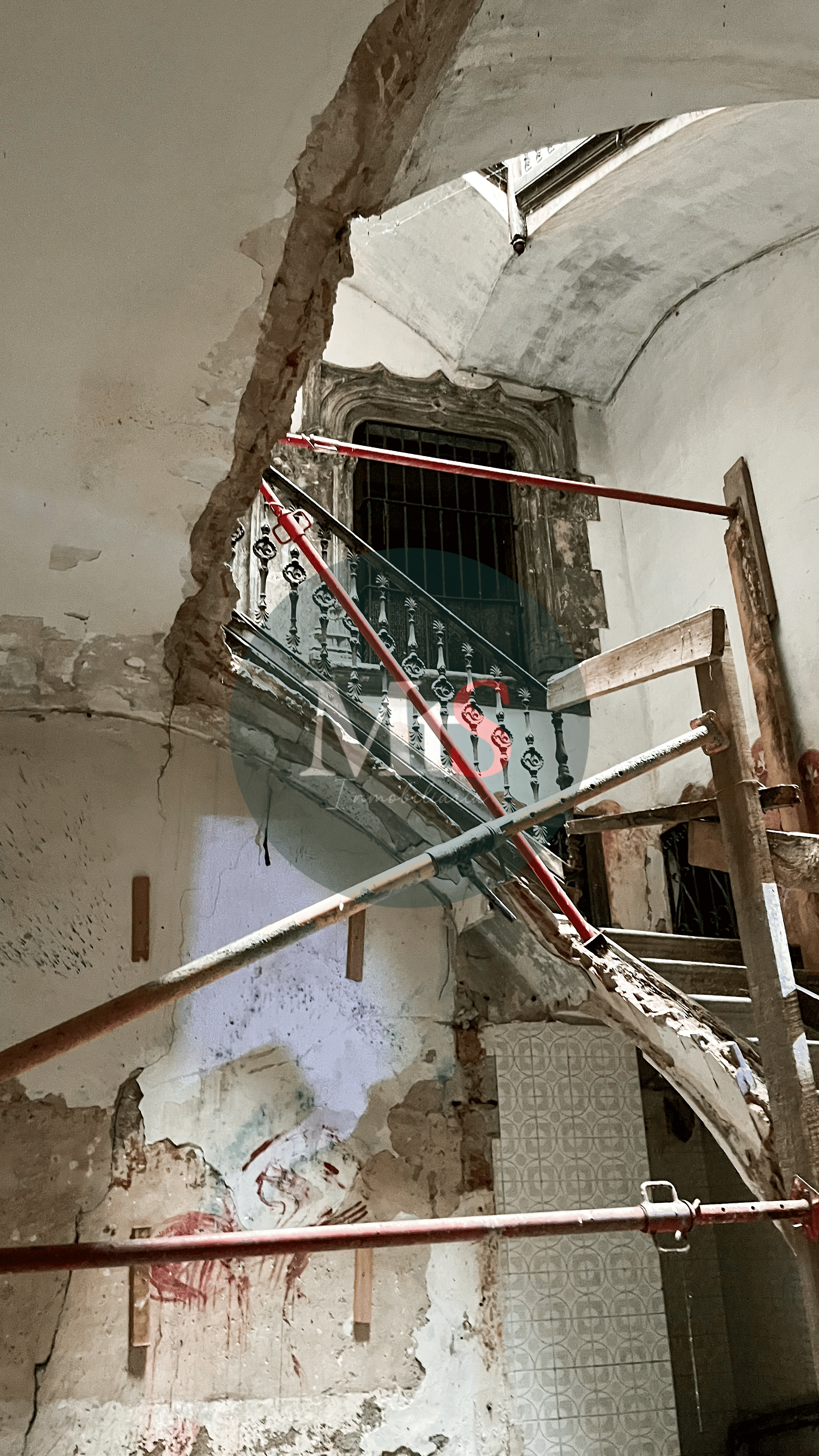 Edificio a reformar en el centro de Barcelona