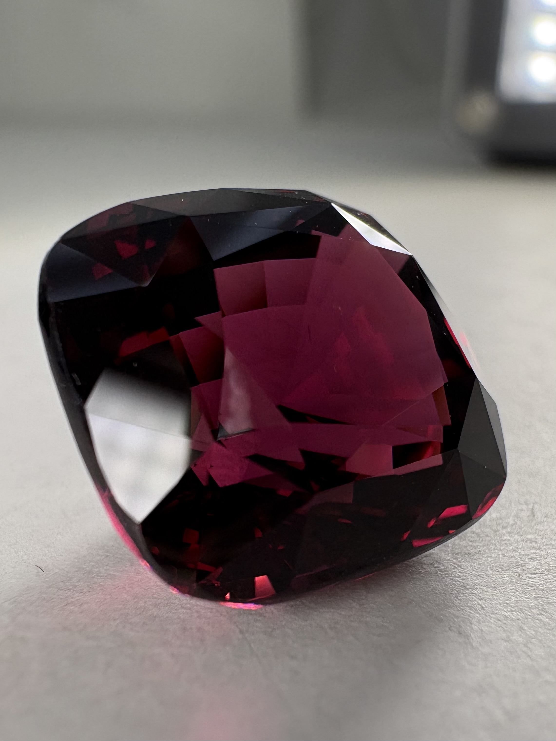 Grenat rouge coussin 19,92 carats