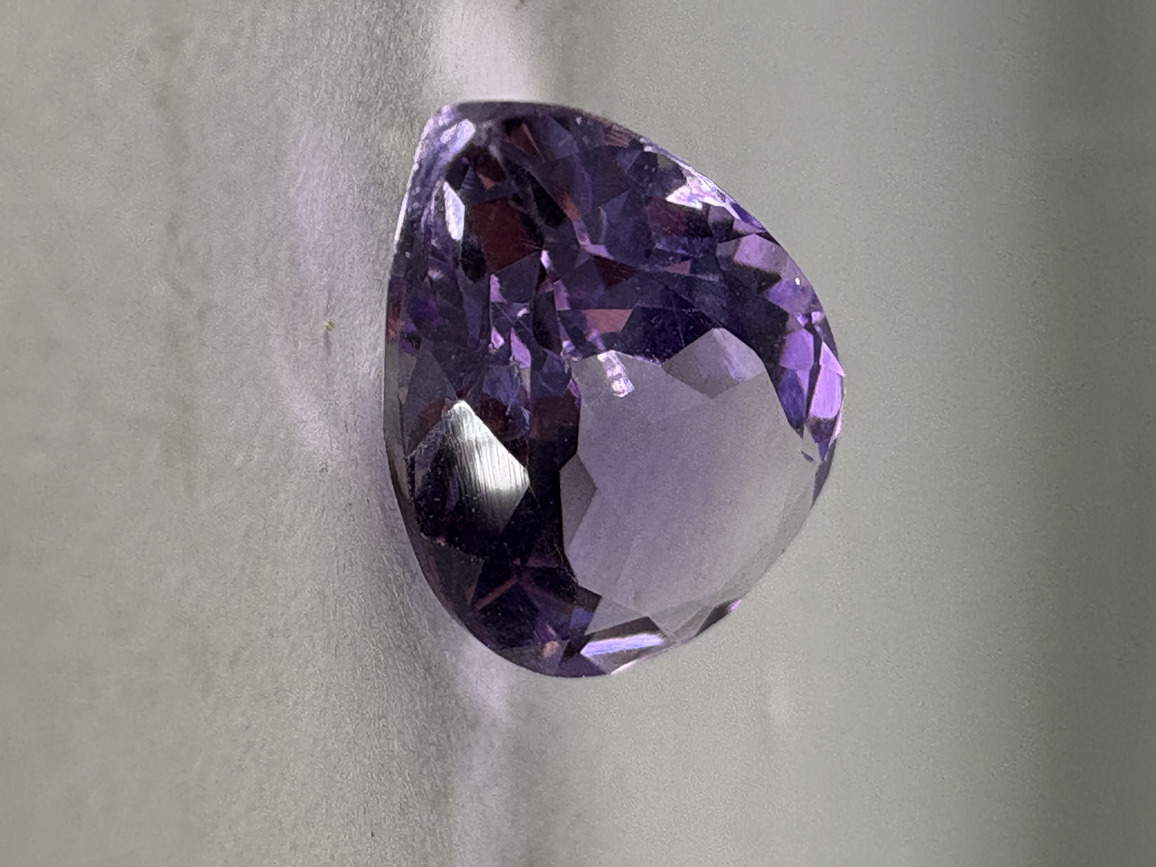 Améthyste taille poire 4,72 Carats