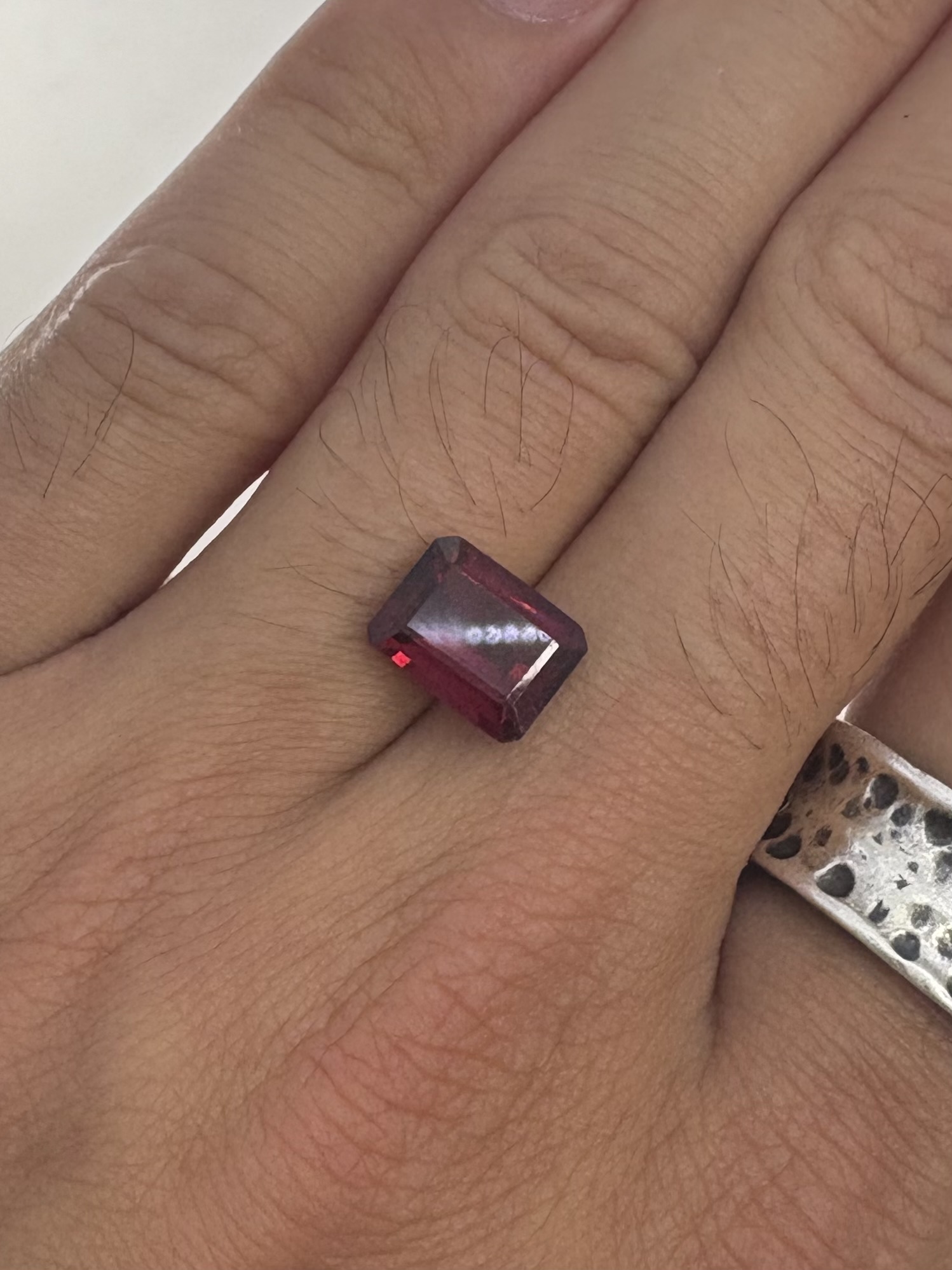 Grenat rouge taille émeraude 1,25 Carats 